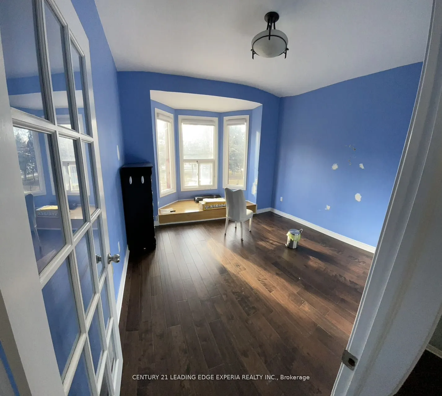 670 Dundas Street W