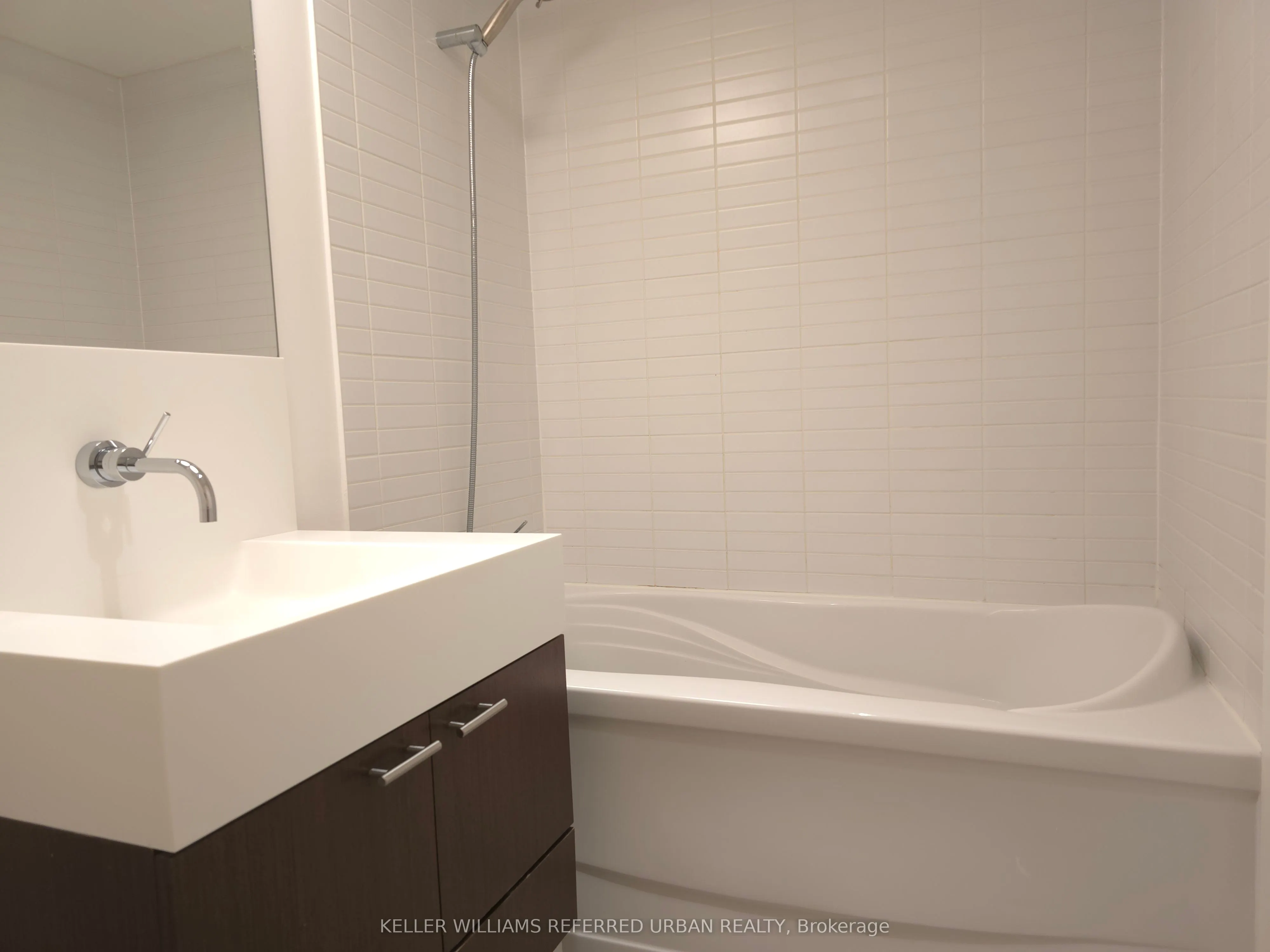 110 Charles Street E, #807