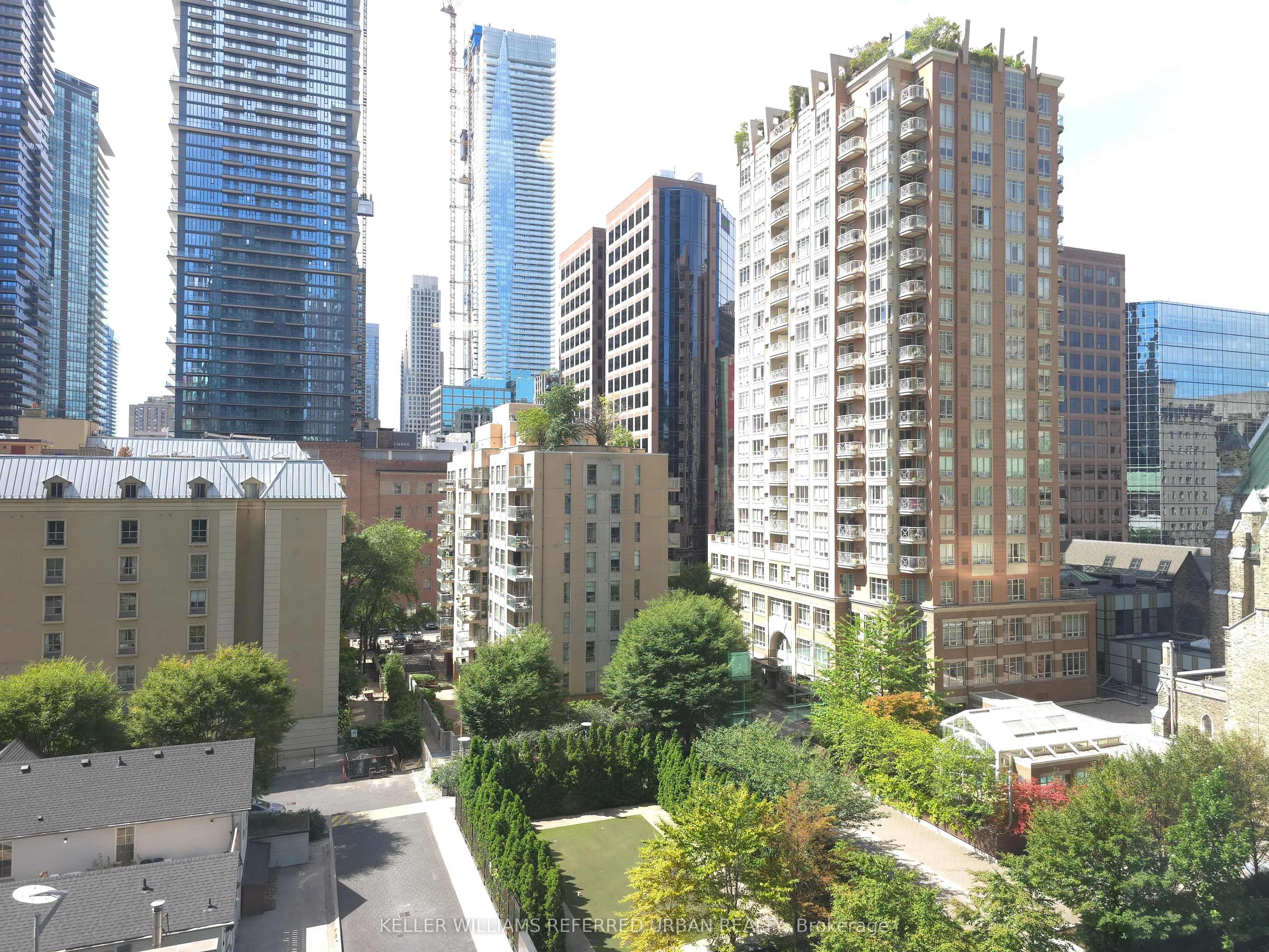 110 Charles Street E, #807