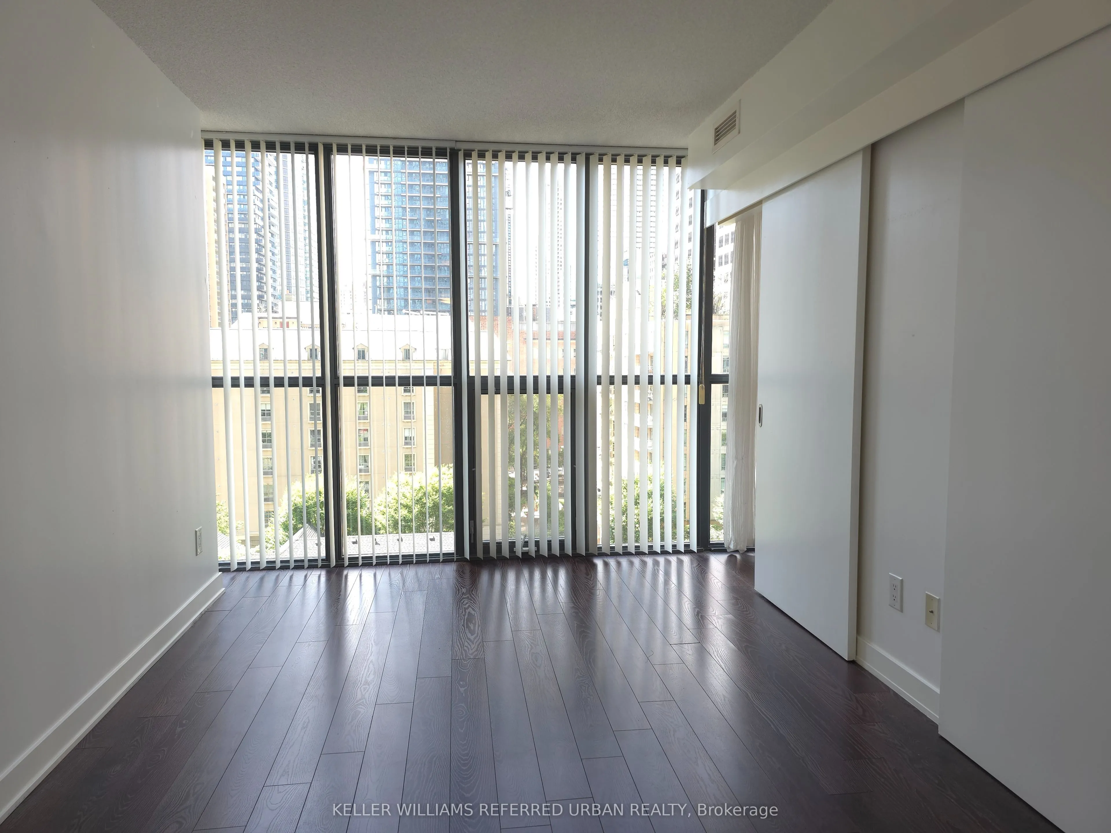 110 Charles Street E, #807