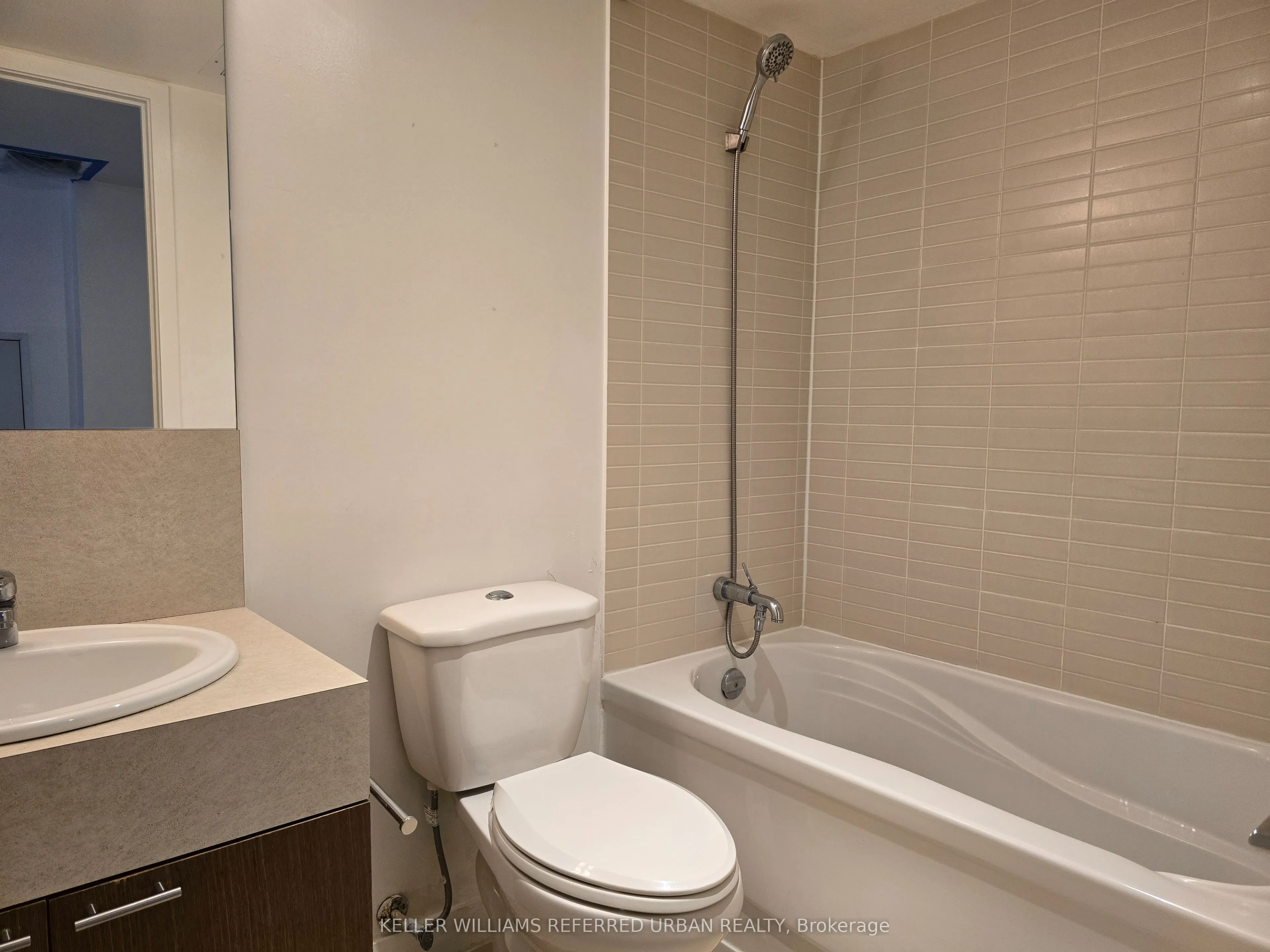 110 Charles Street E, #807