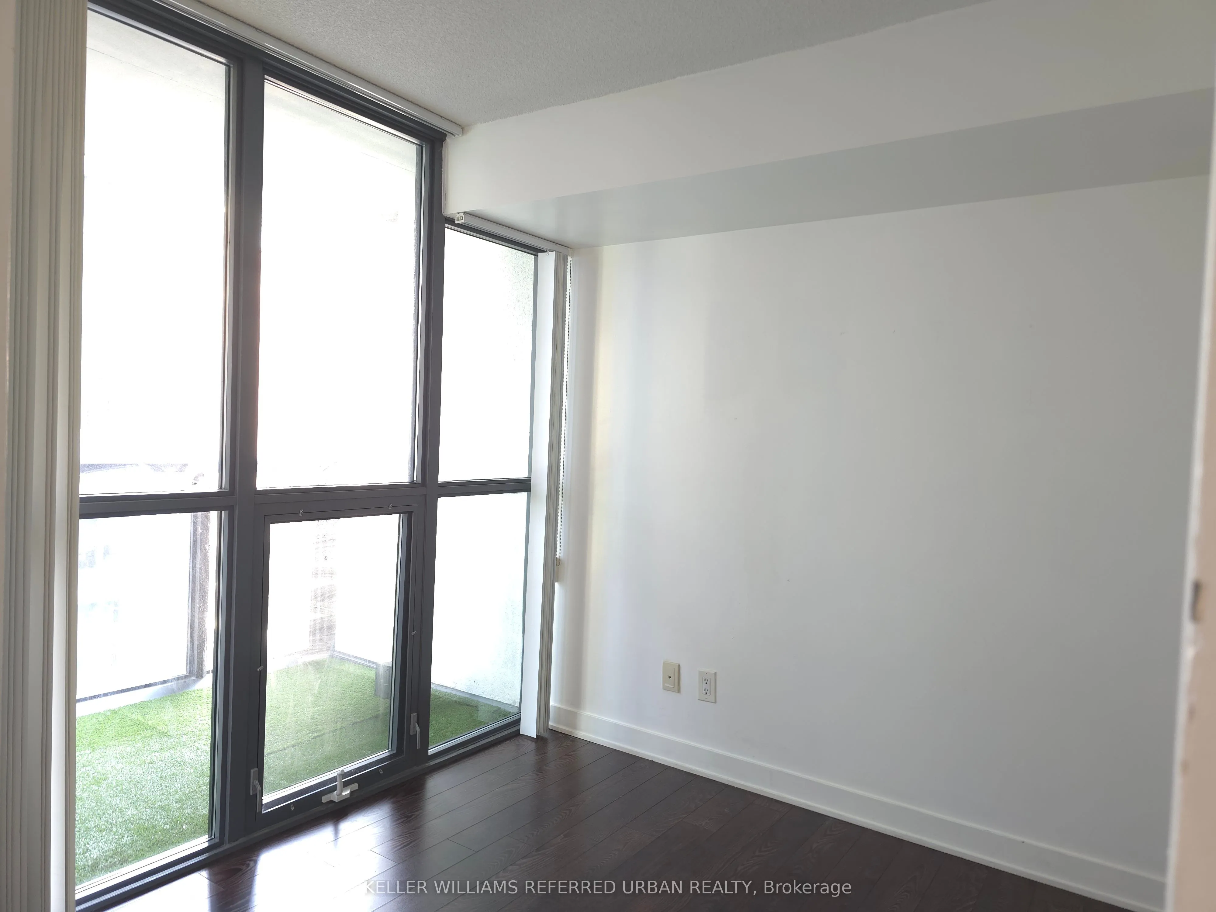 110 Charles Street E, #807