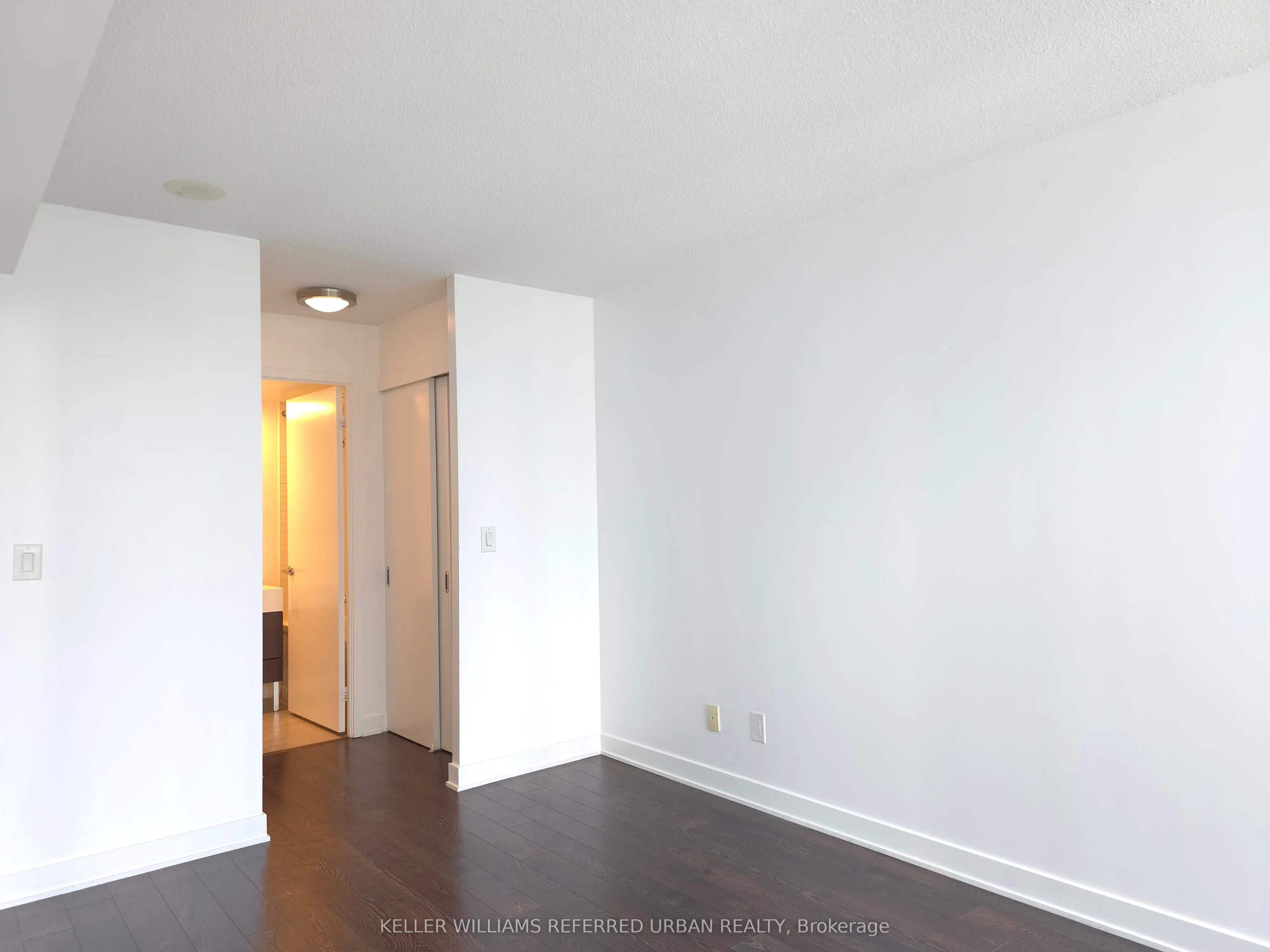 110 Charles Street E, #807