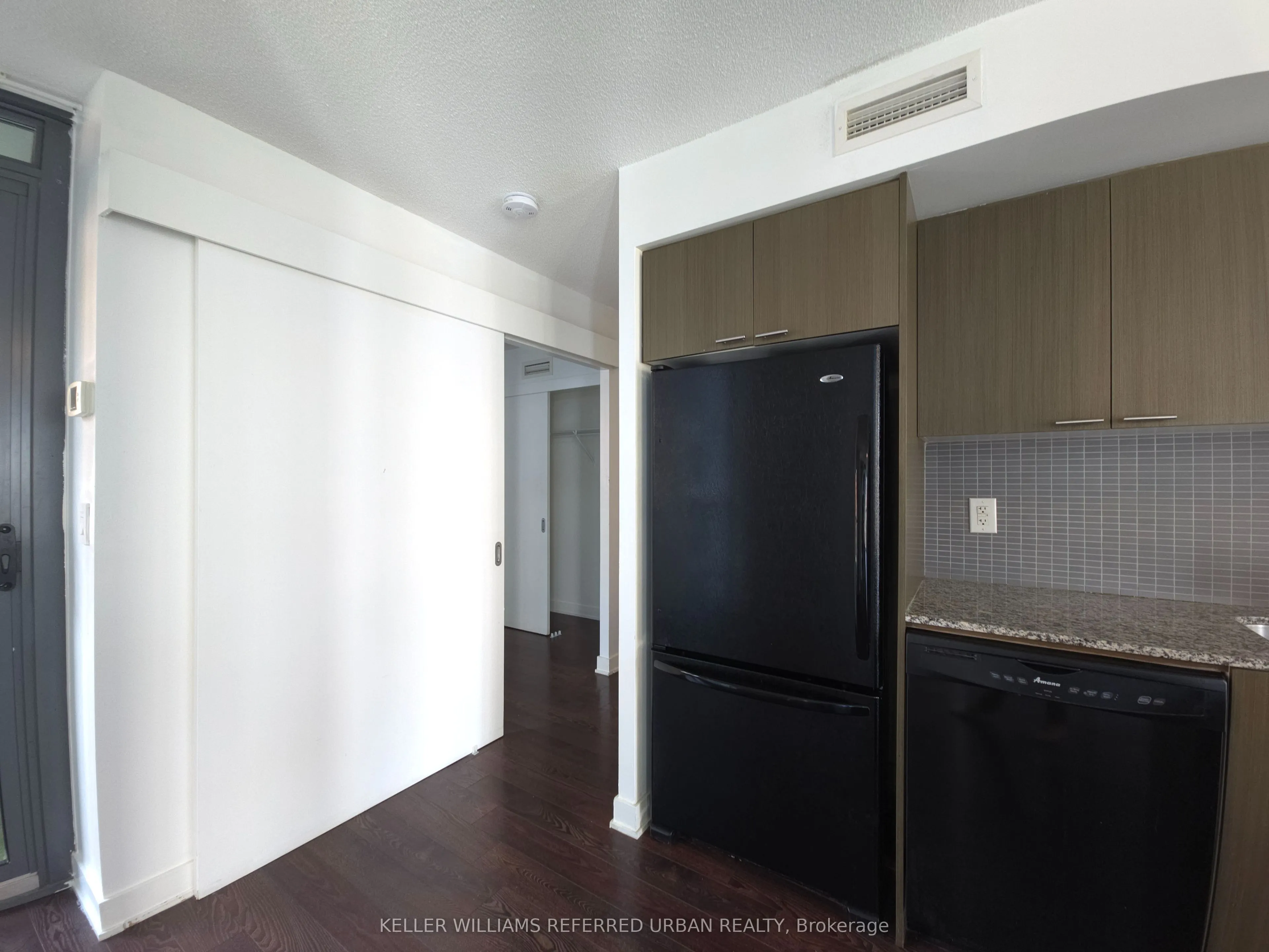 110 Charles Street E, #807