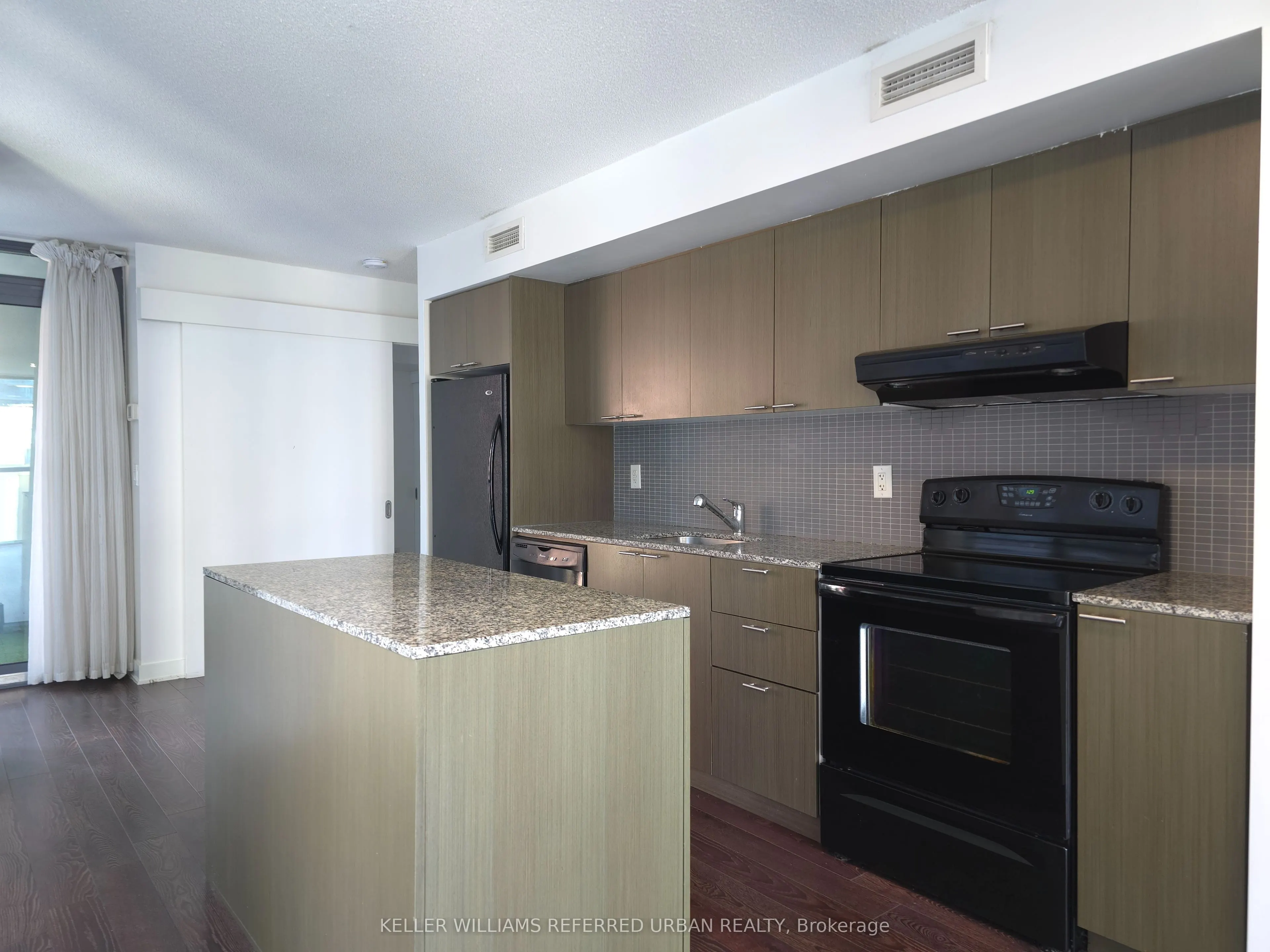 110 Charles Street E, #807