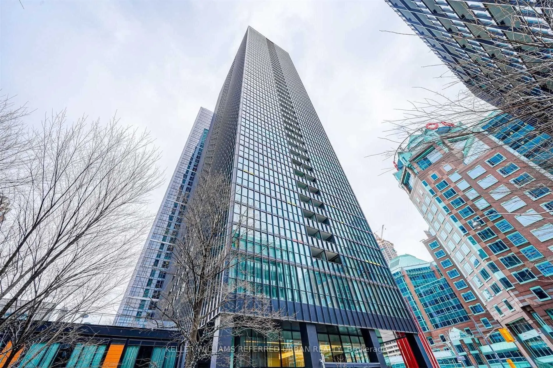 110 Charles Street E, #807