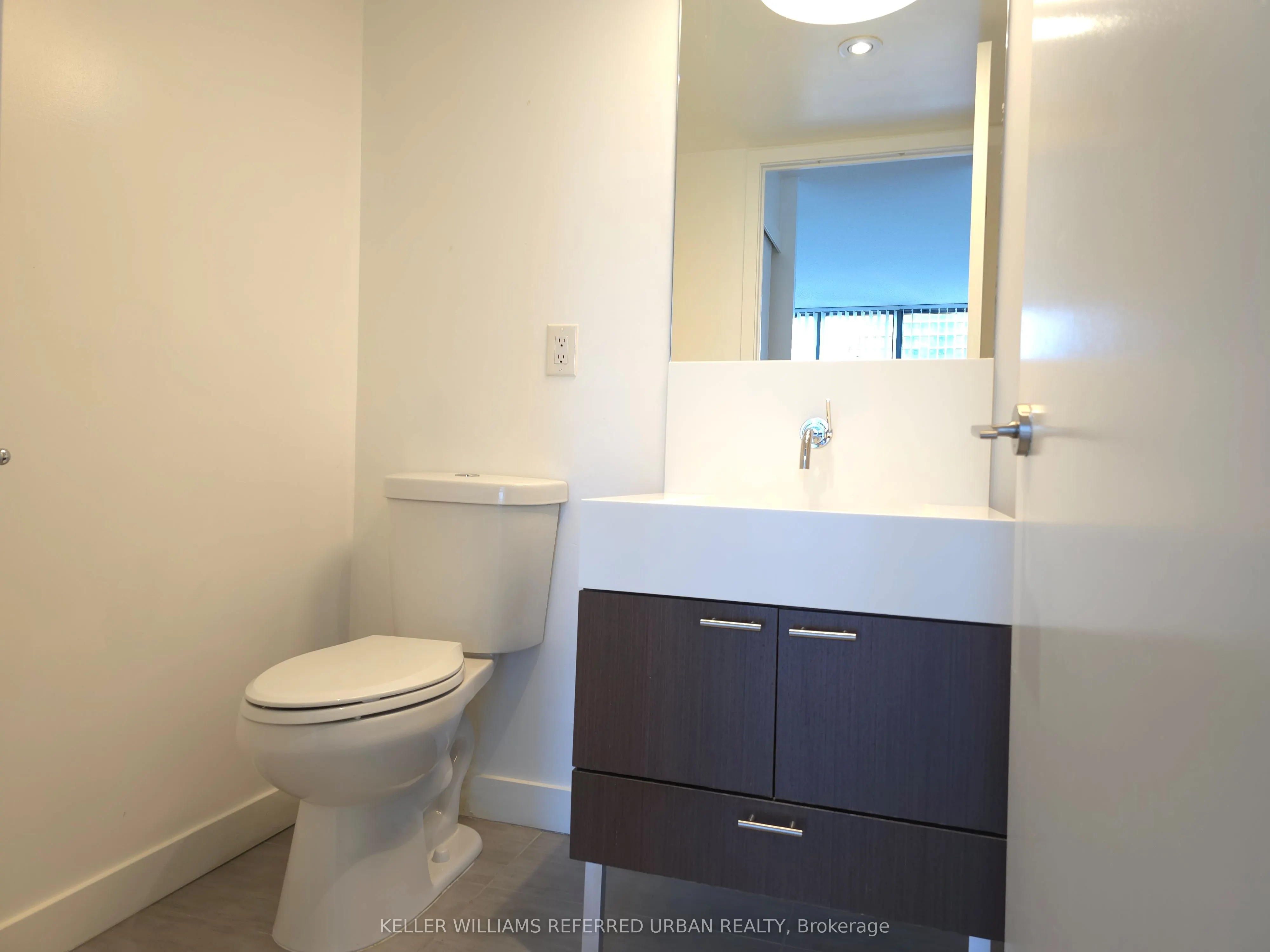 110 Charles Street E, #807