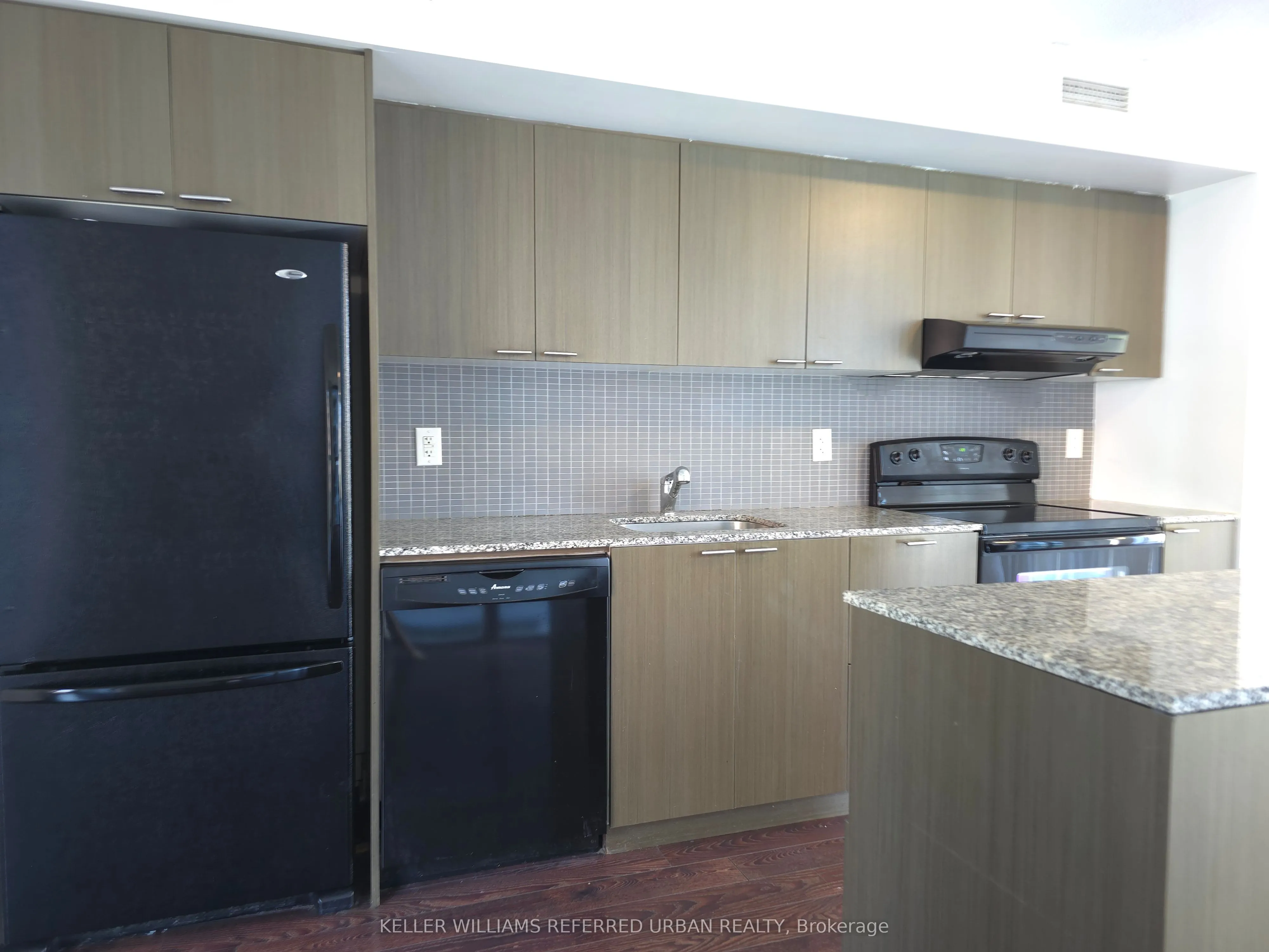 110 Charles Street E, #807