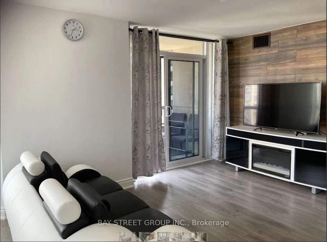 5 Northtown Way, #1806