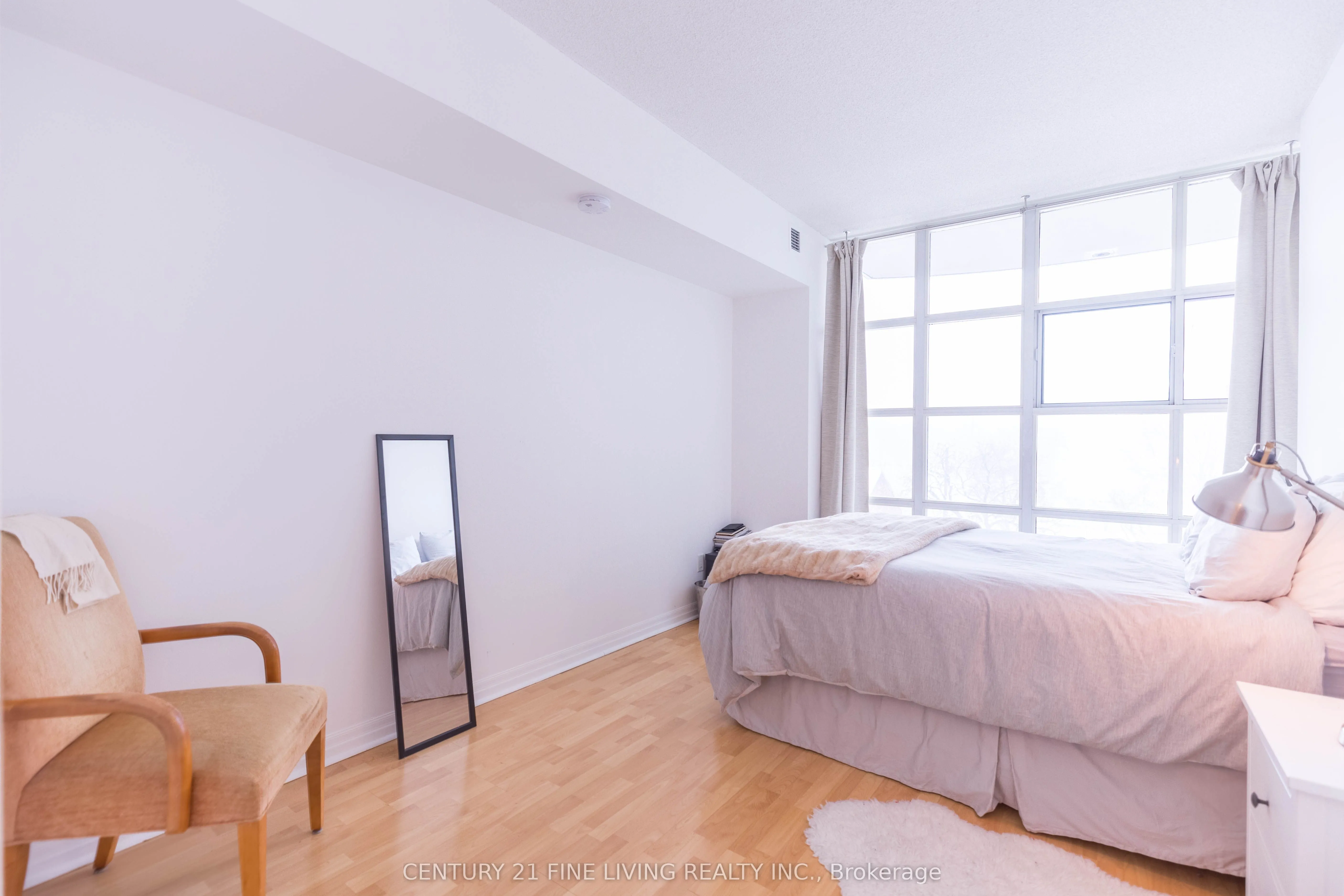901 Queen West Street W, #419