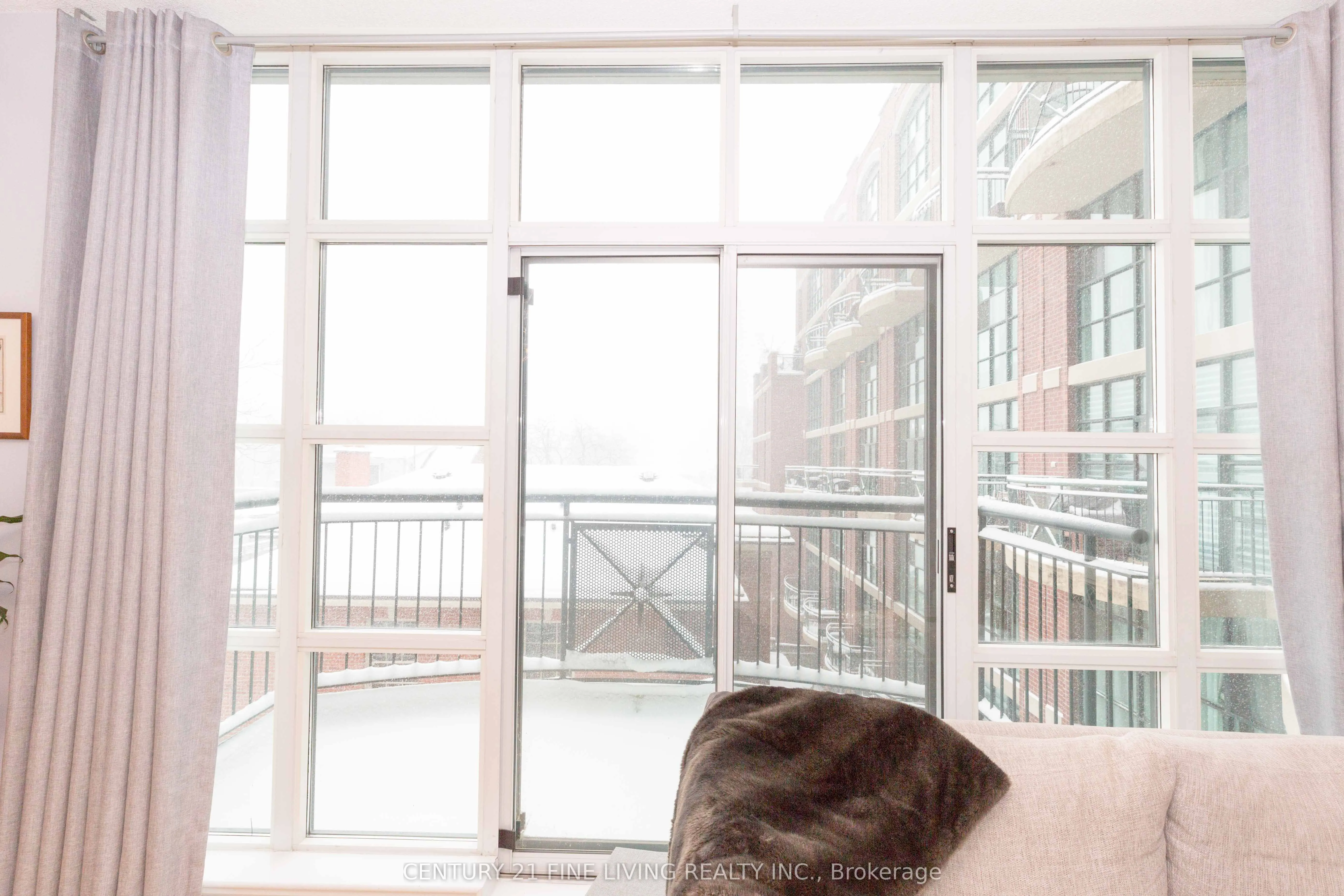 901 Queen West Street W, #419