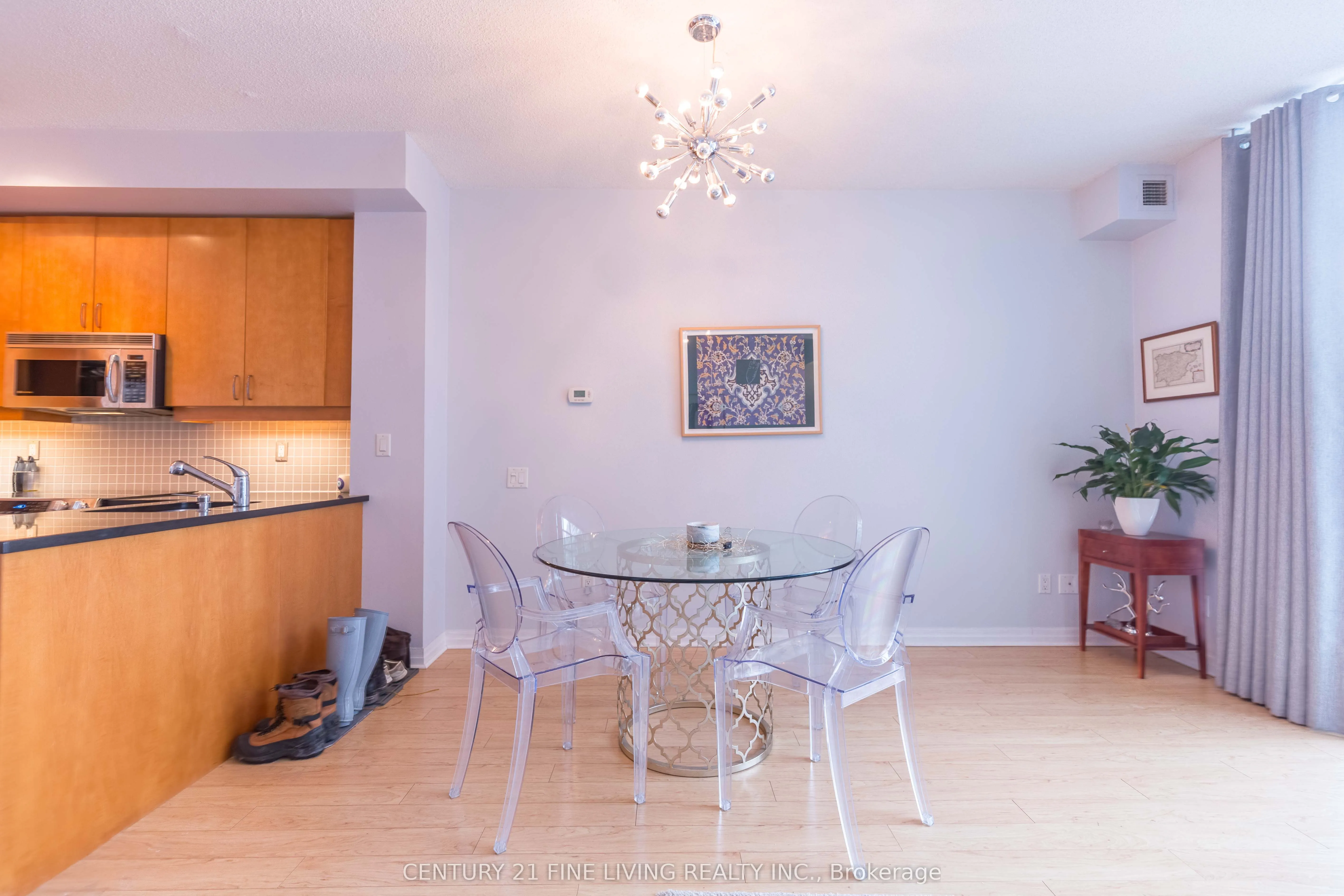 901 Queen West Street W, #419