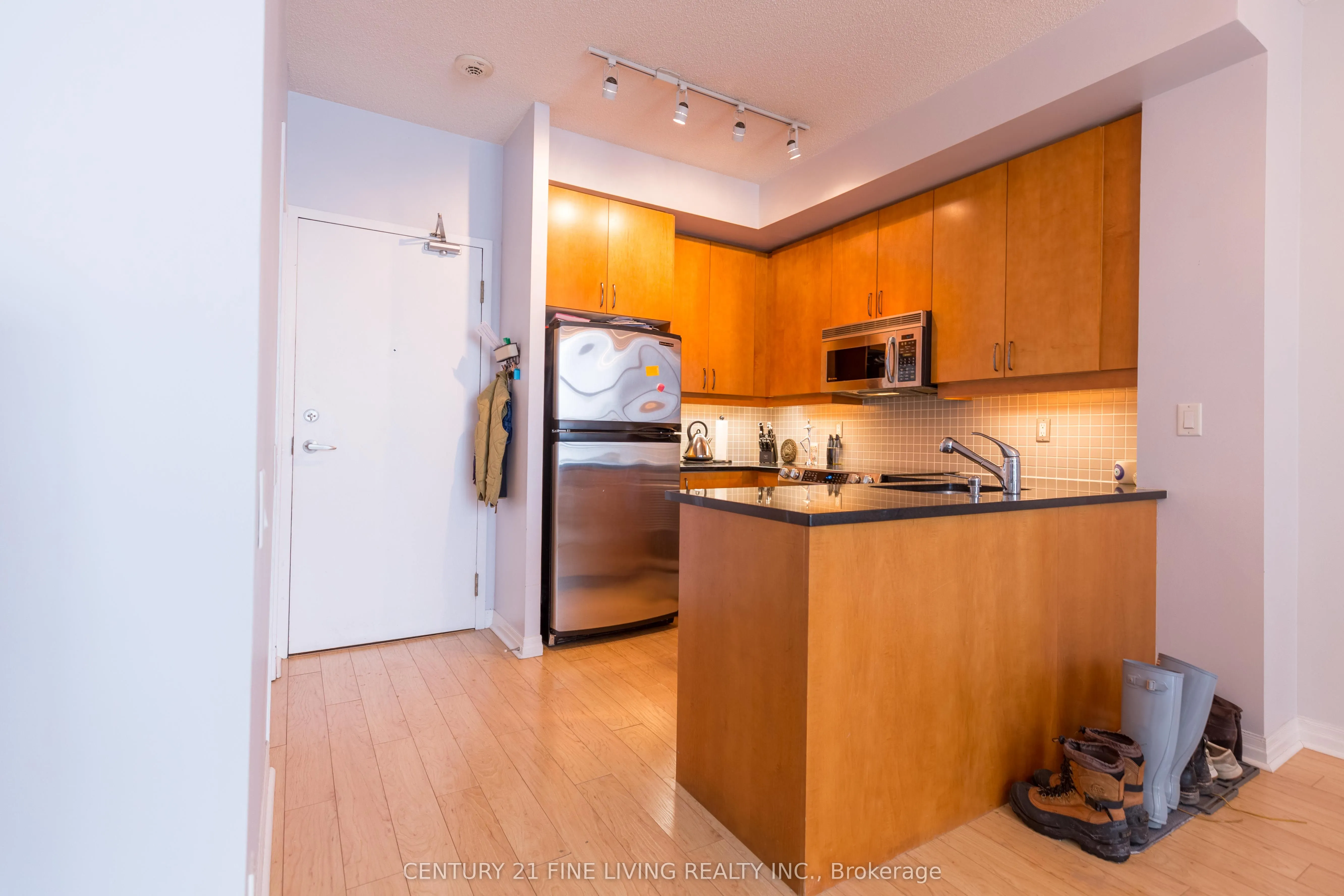 901 Queen West Street W, #419
