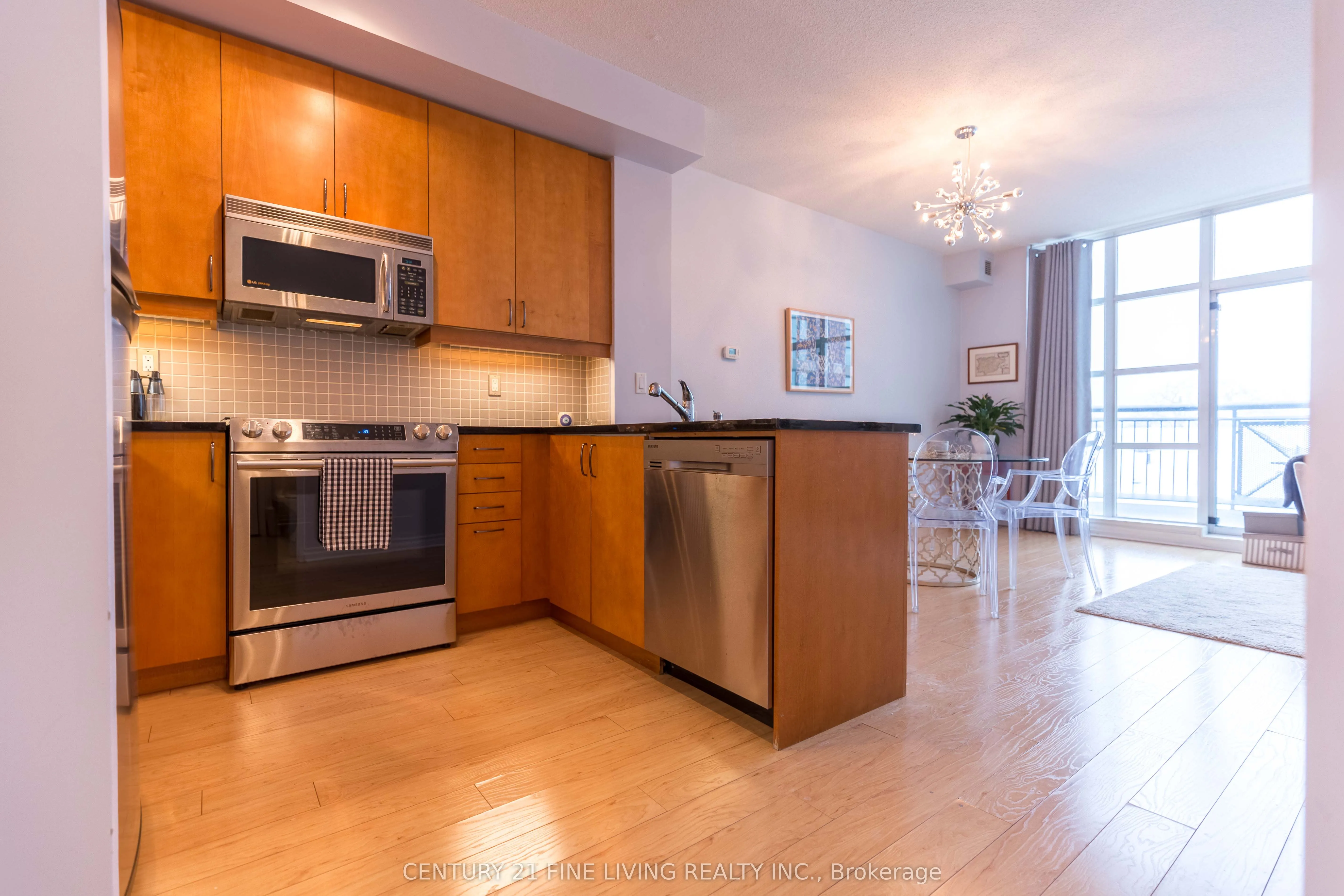 901 Queen West Street W, #419
