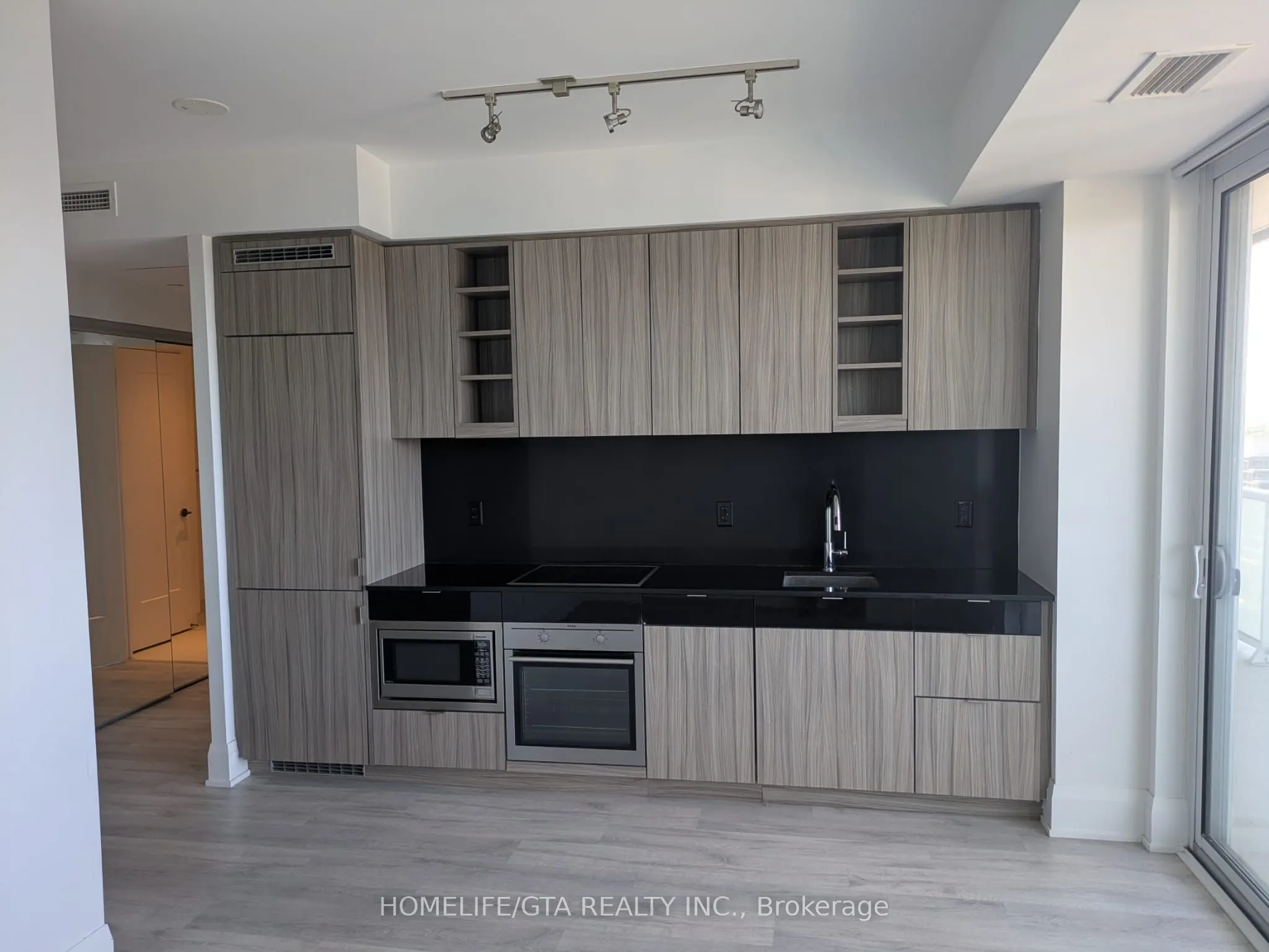 101 Erskine Avenue, #2501