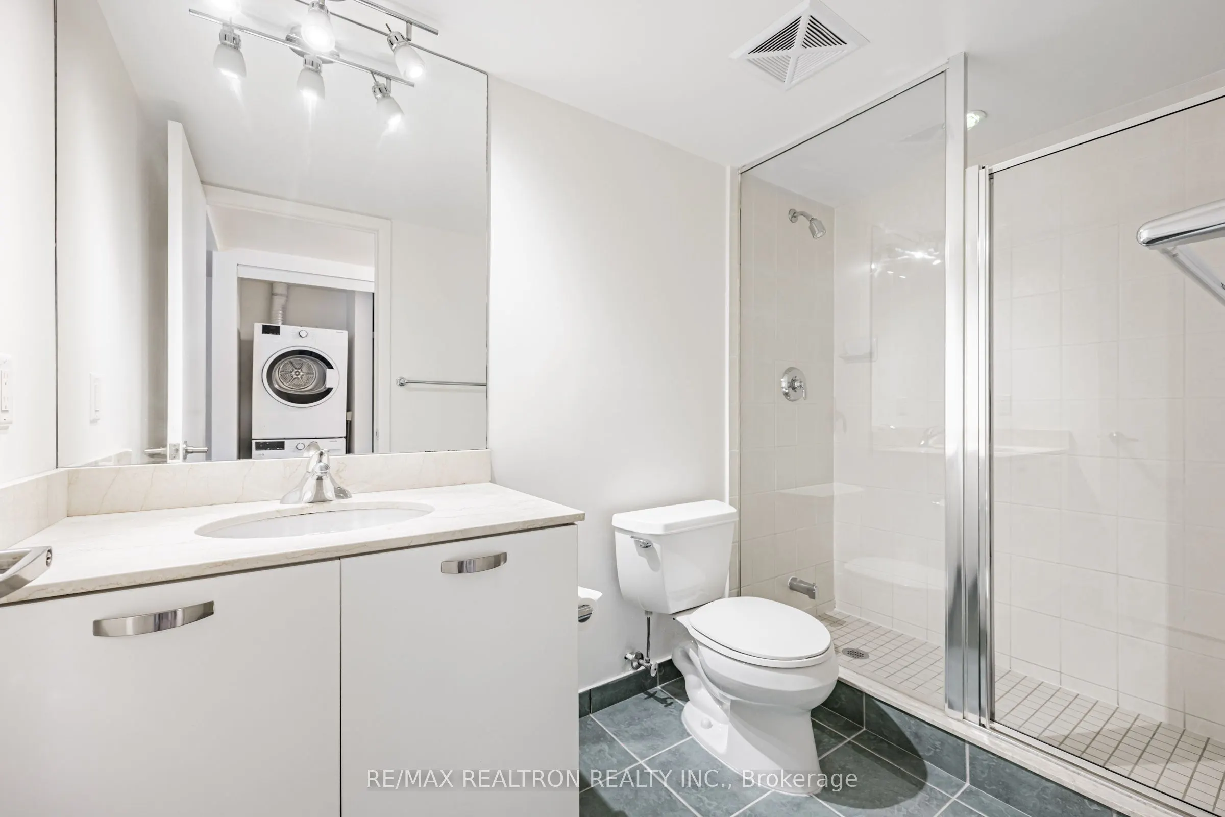 38 Grenville Street, #707
