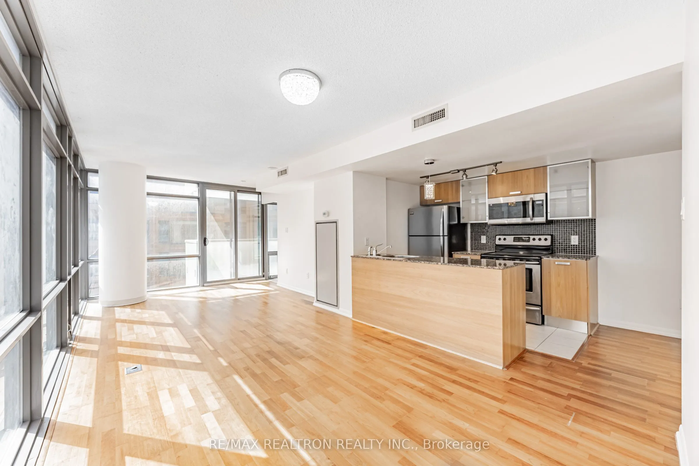 38 Grenville Street, #707
