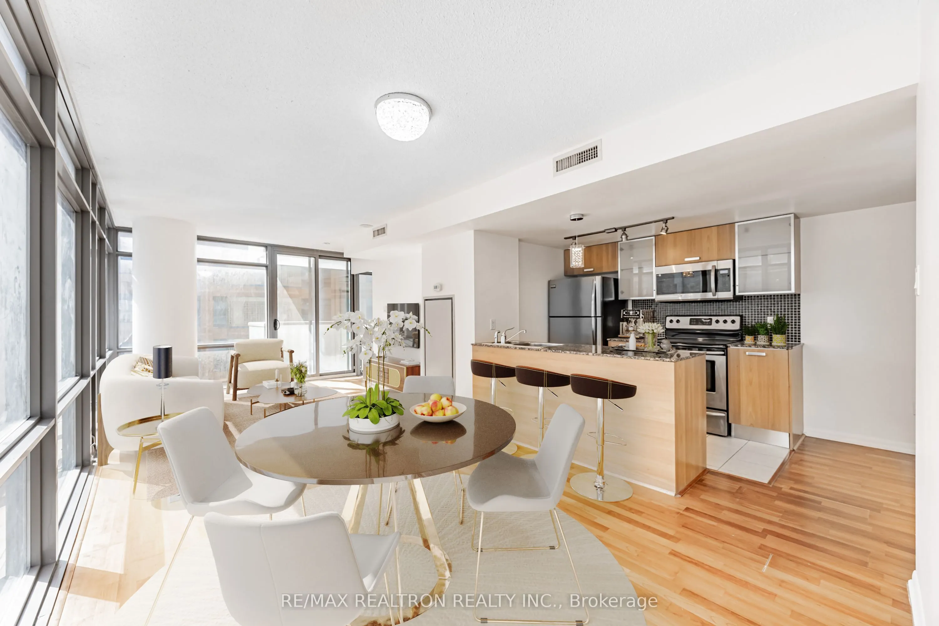 38 Grenville Street, #707