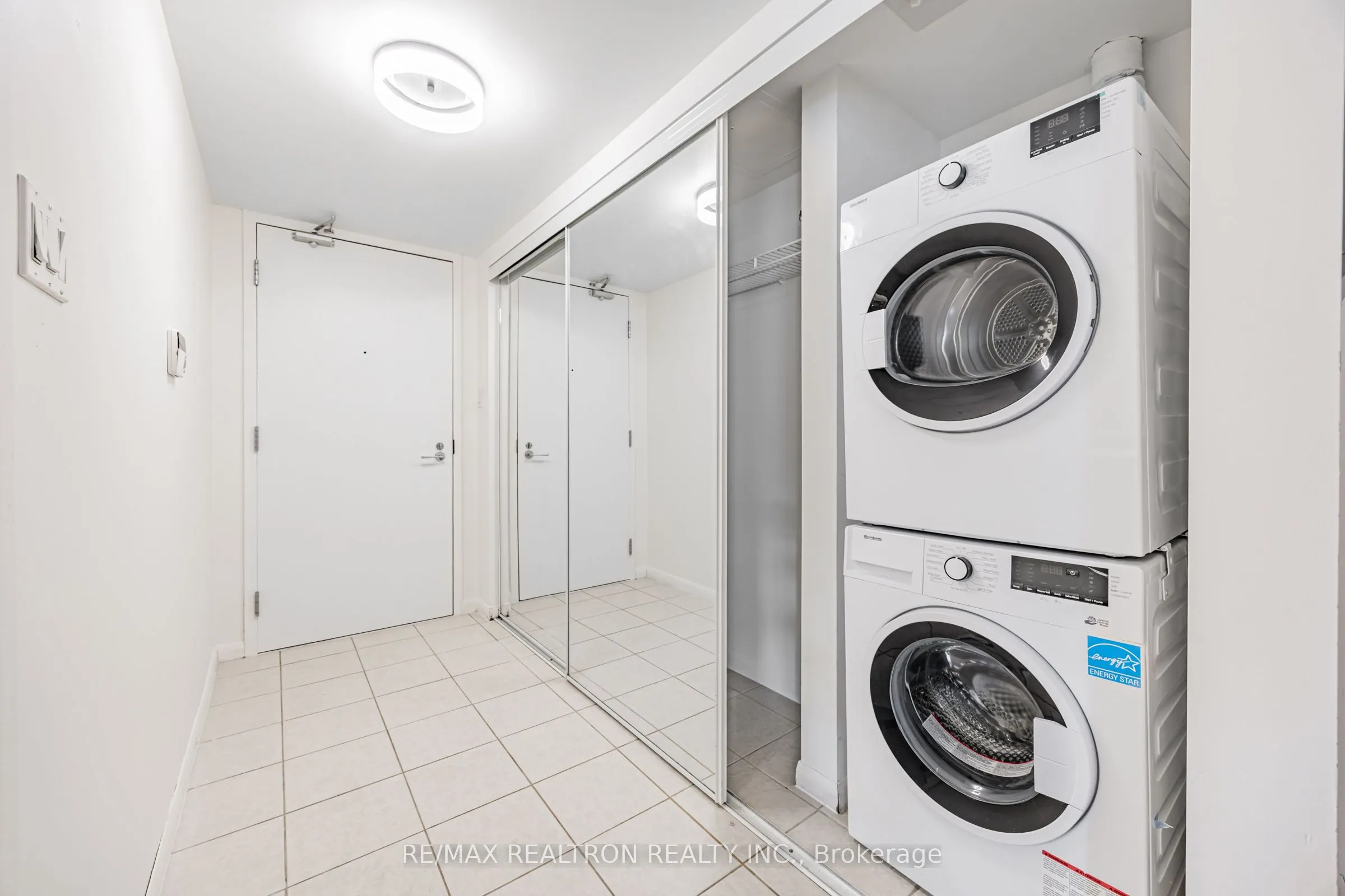 38 Grenville Street, #707