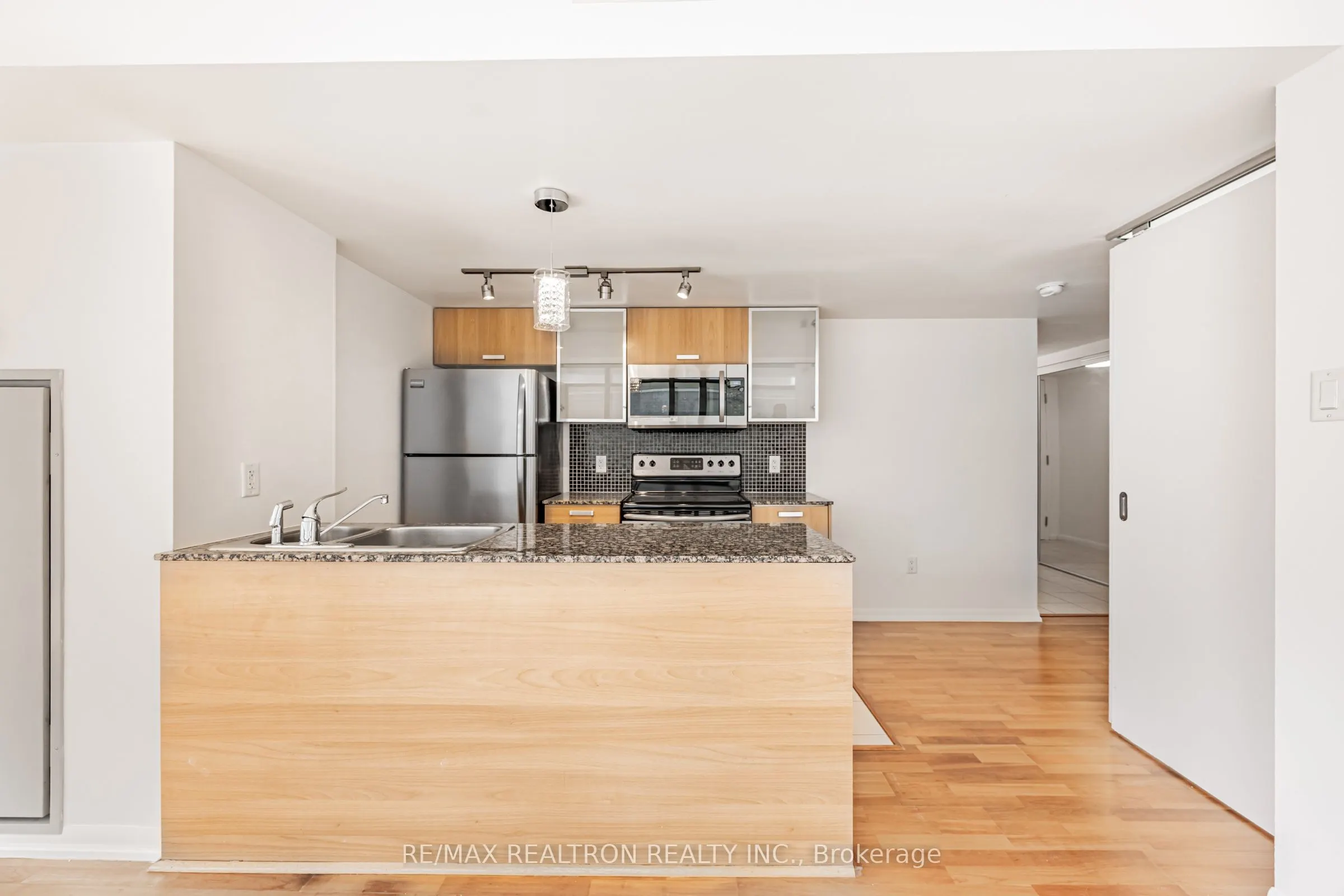 38 Grenville Street, #707
