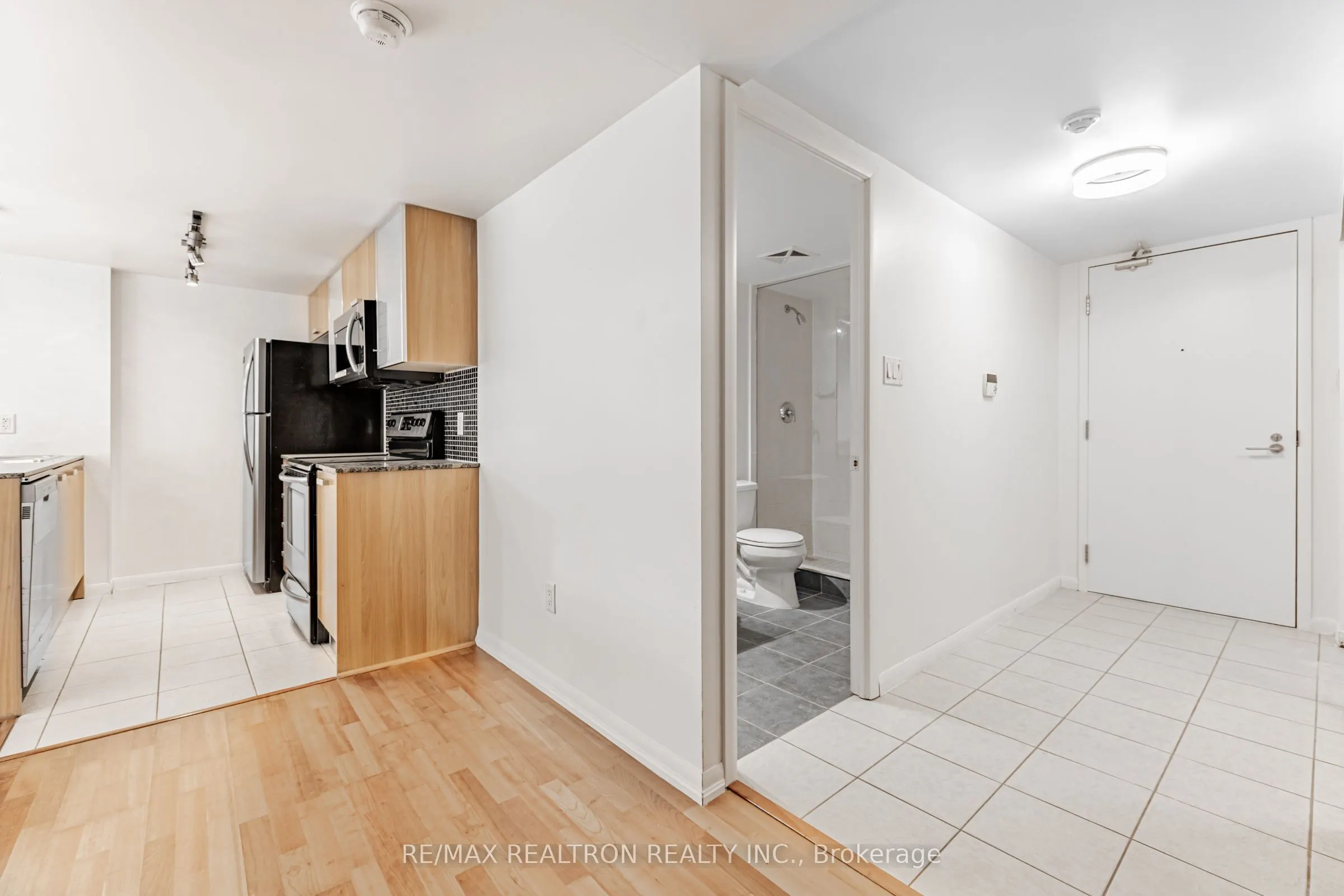 38 Grenville Street, #707