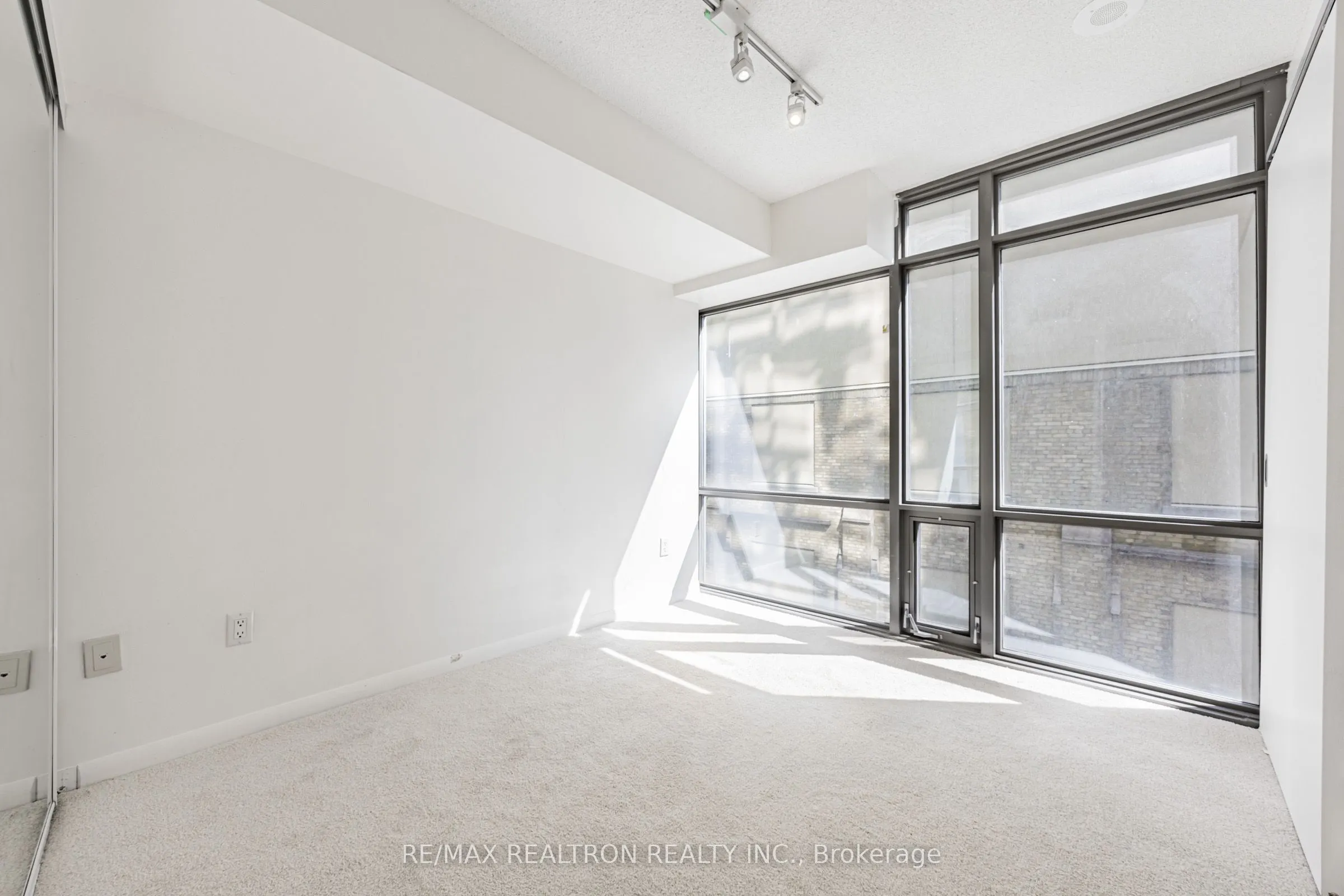38 Grenville Street, #707