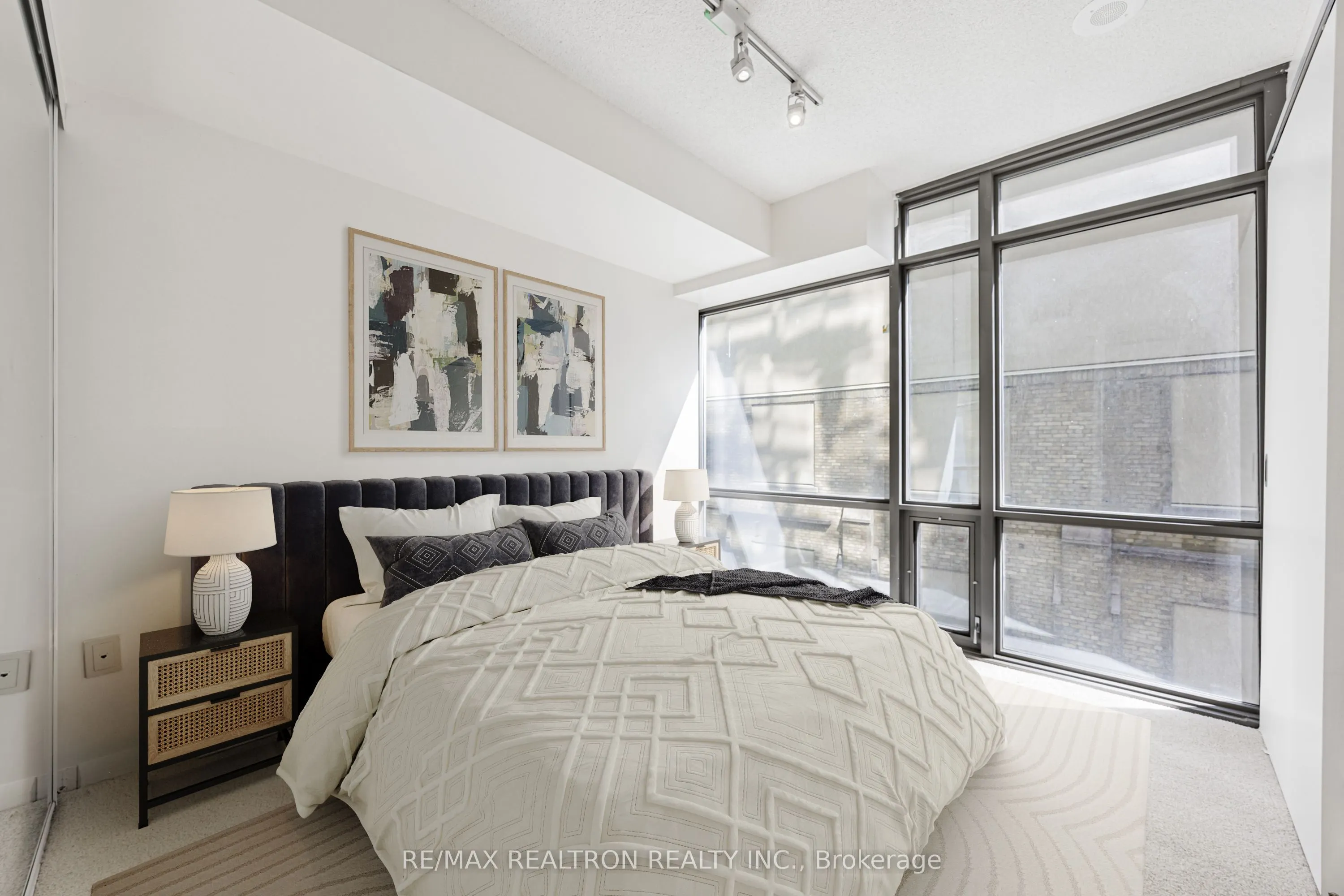 38 Grenville Street, #707