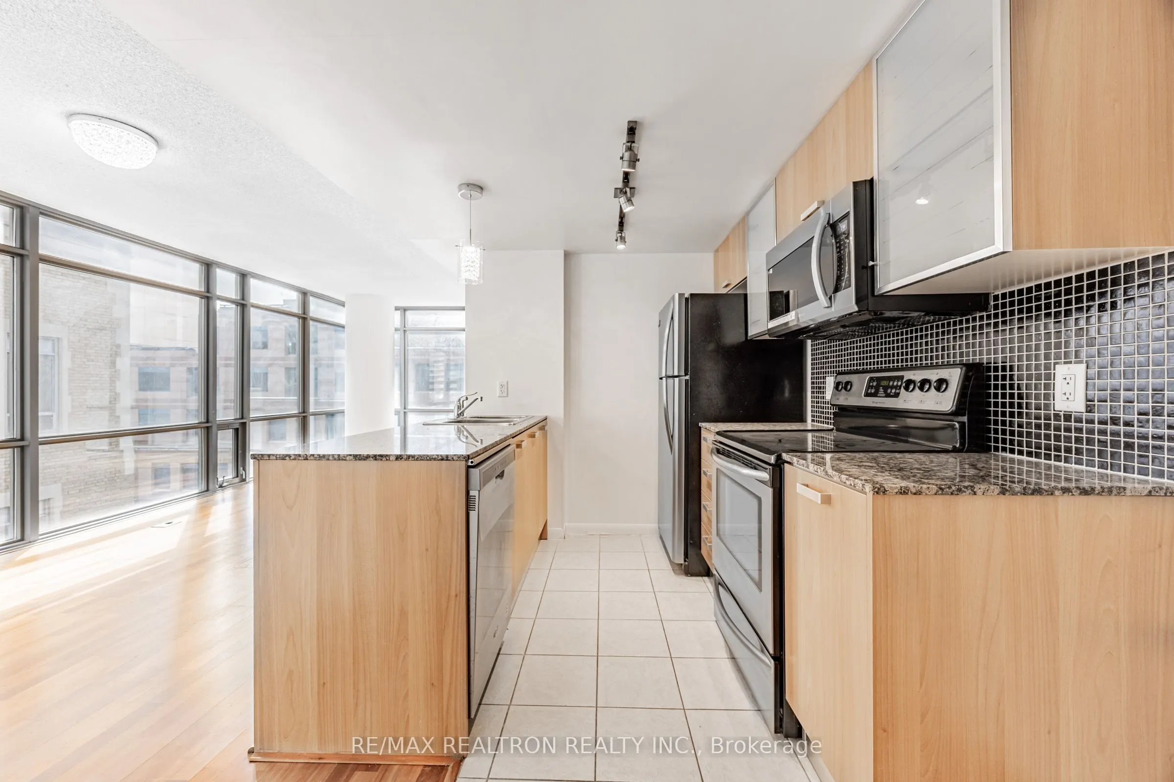 38 Grenville Street, #707
