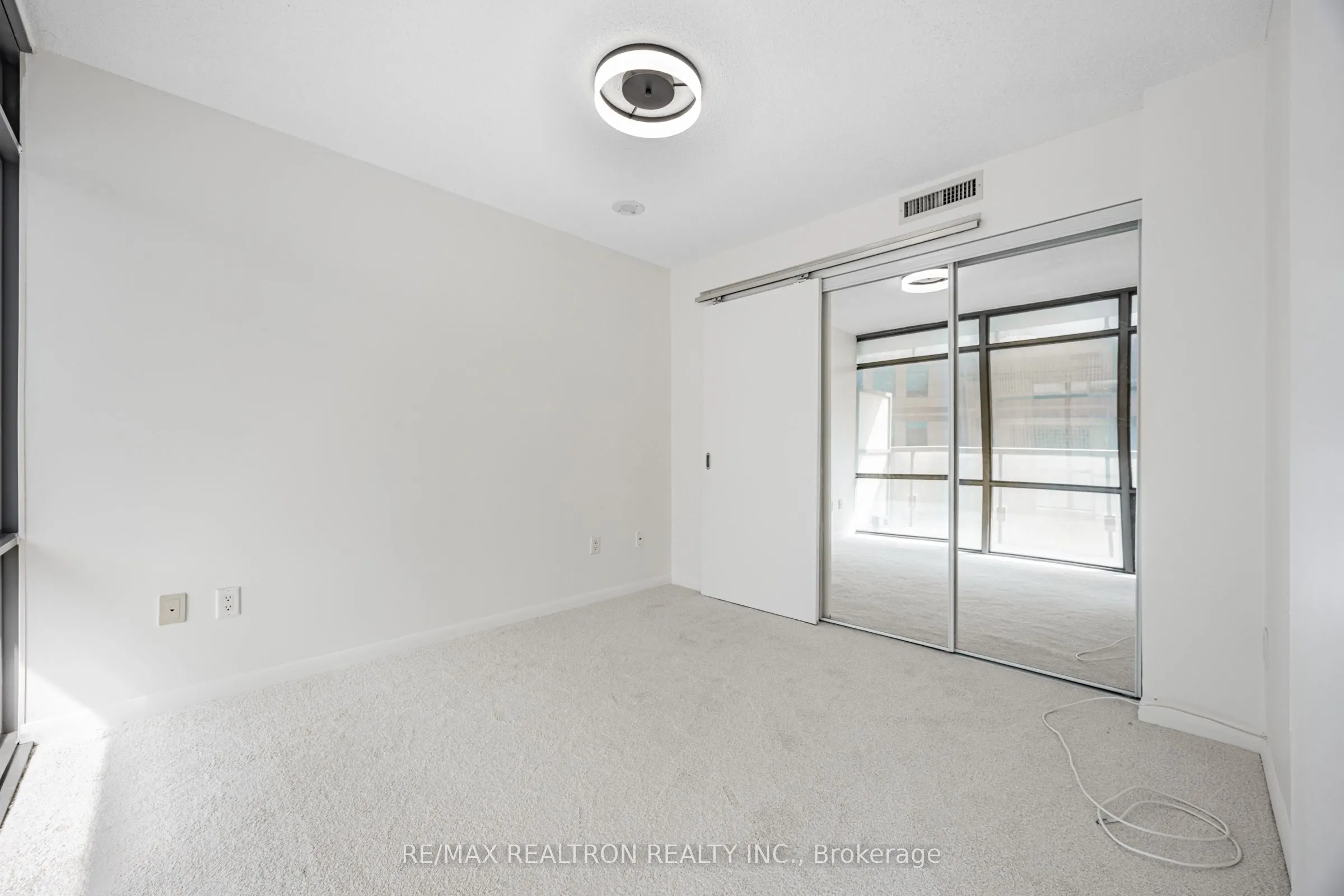 38 Grenville Street, #707
