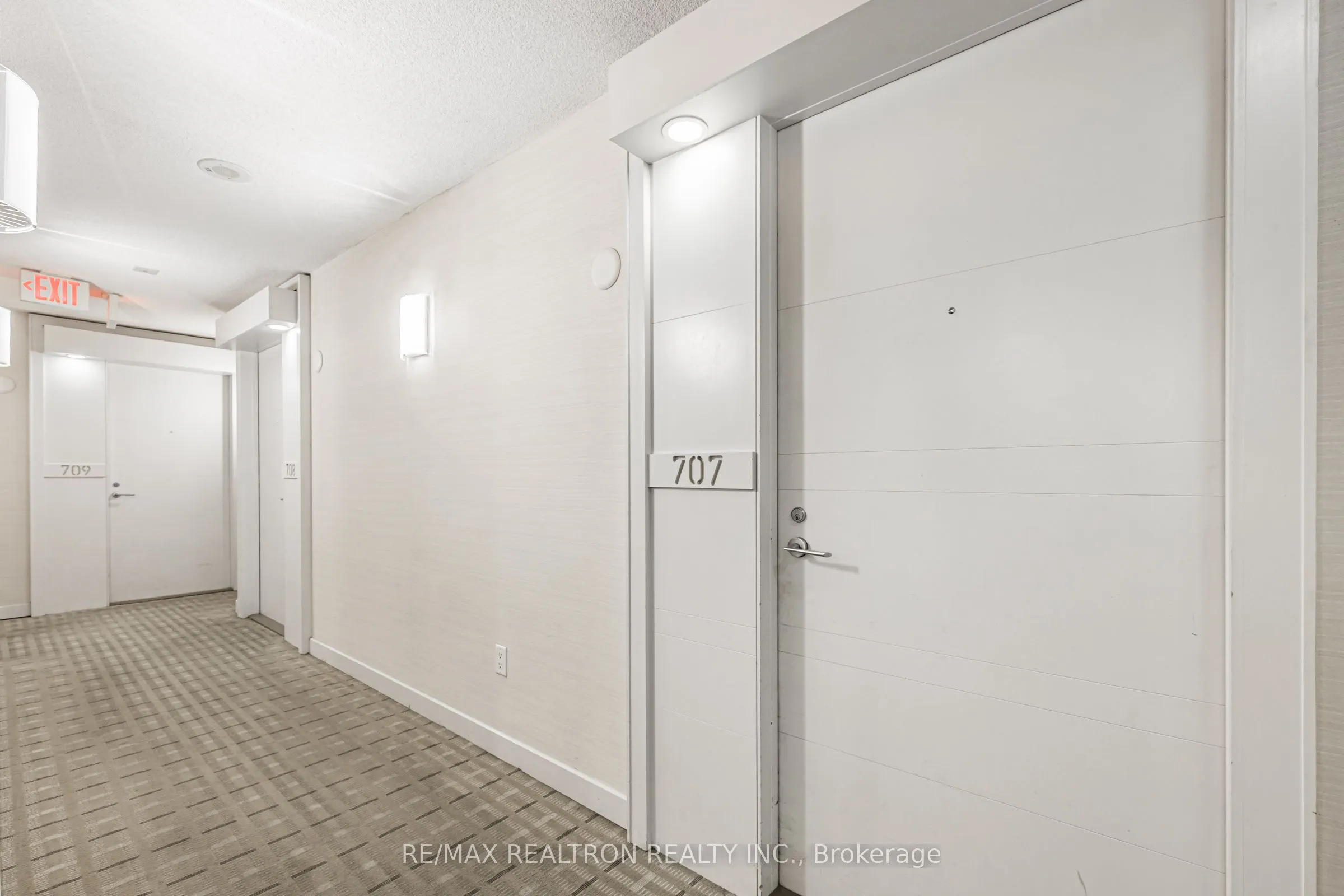 38 Grenville Street, #707