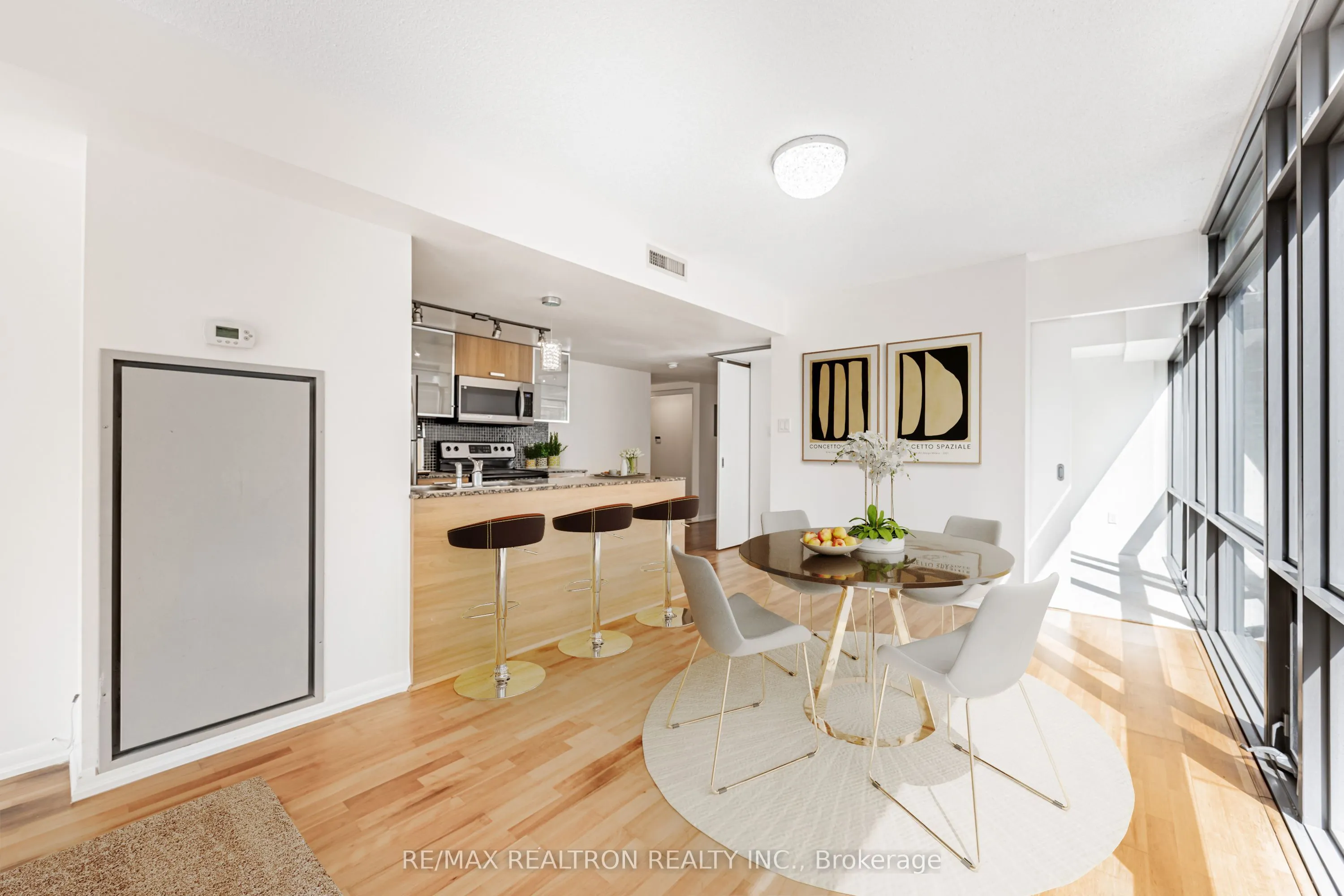 38 Grenville Street, #707