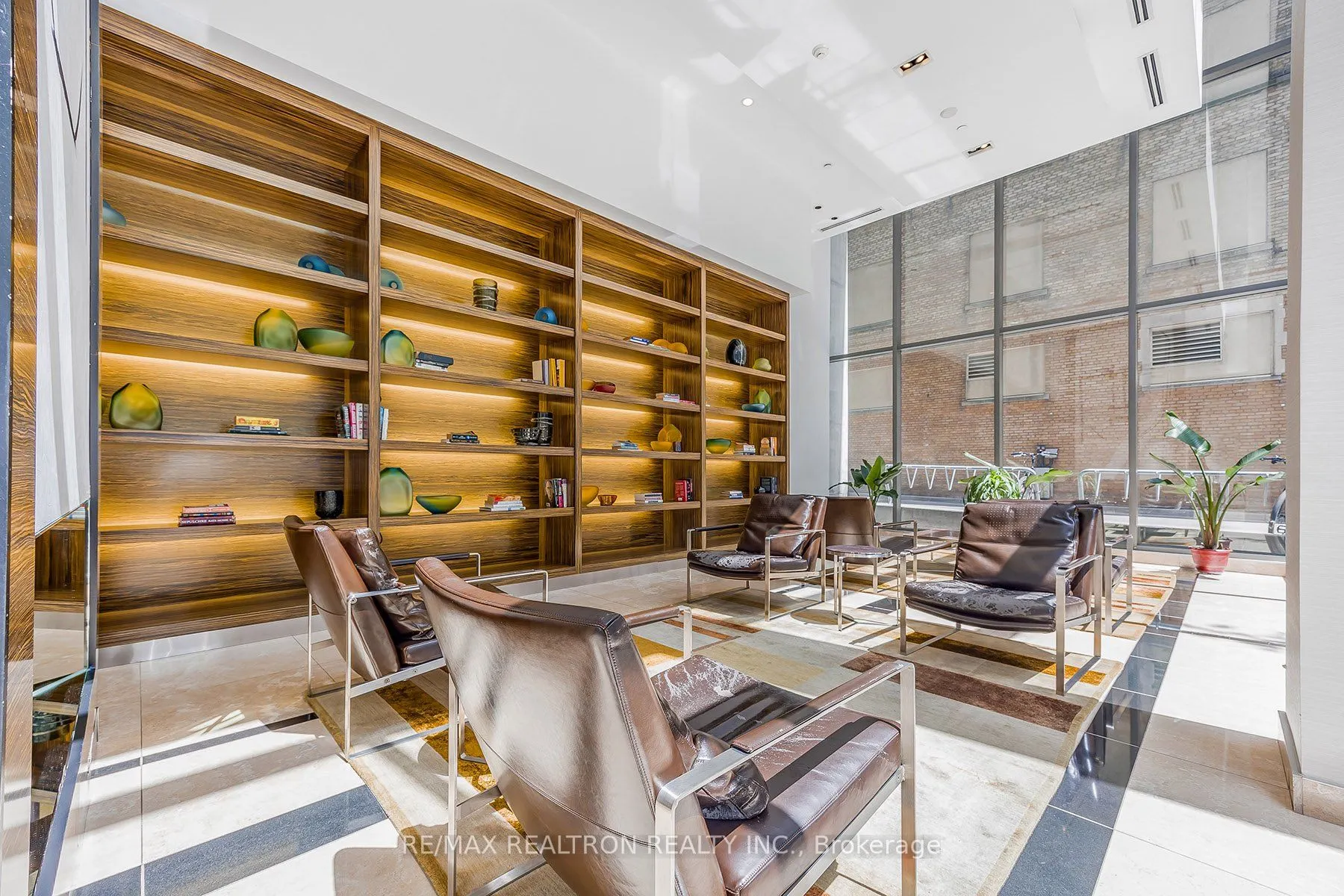 38 Grenville Street, #707