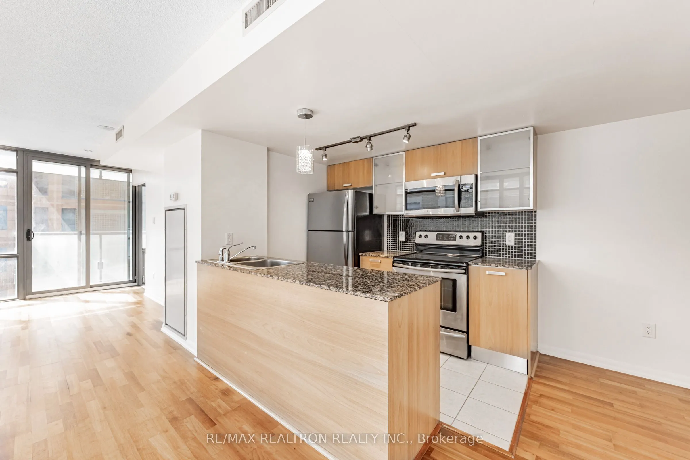38 Grenville Street, #707