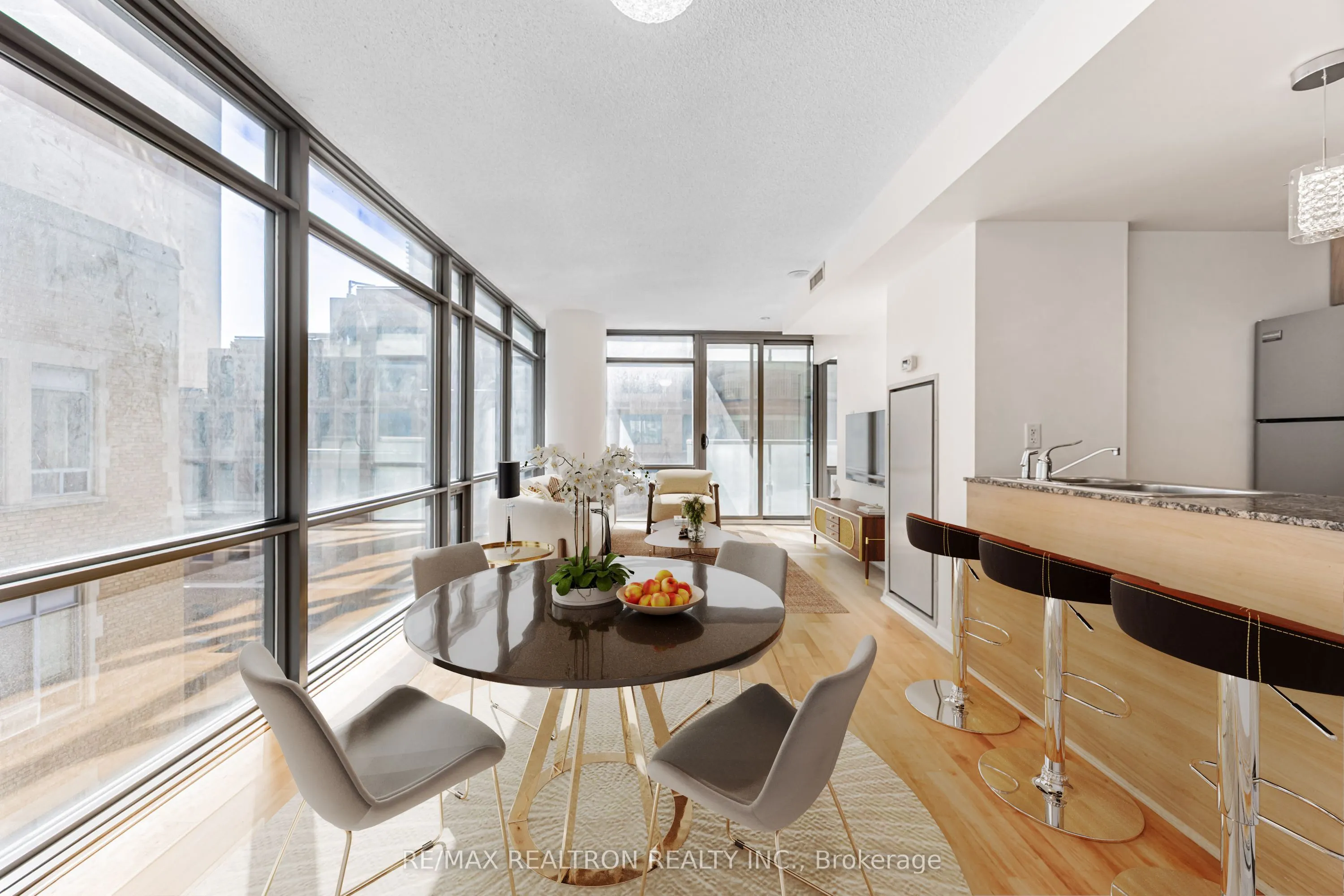 38 Grenville Street, #707