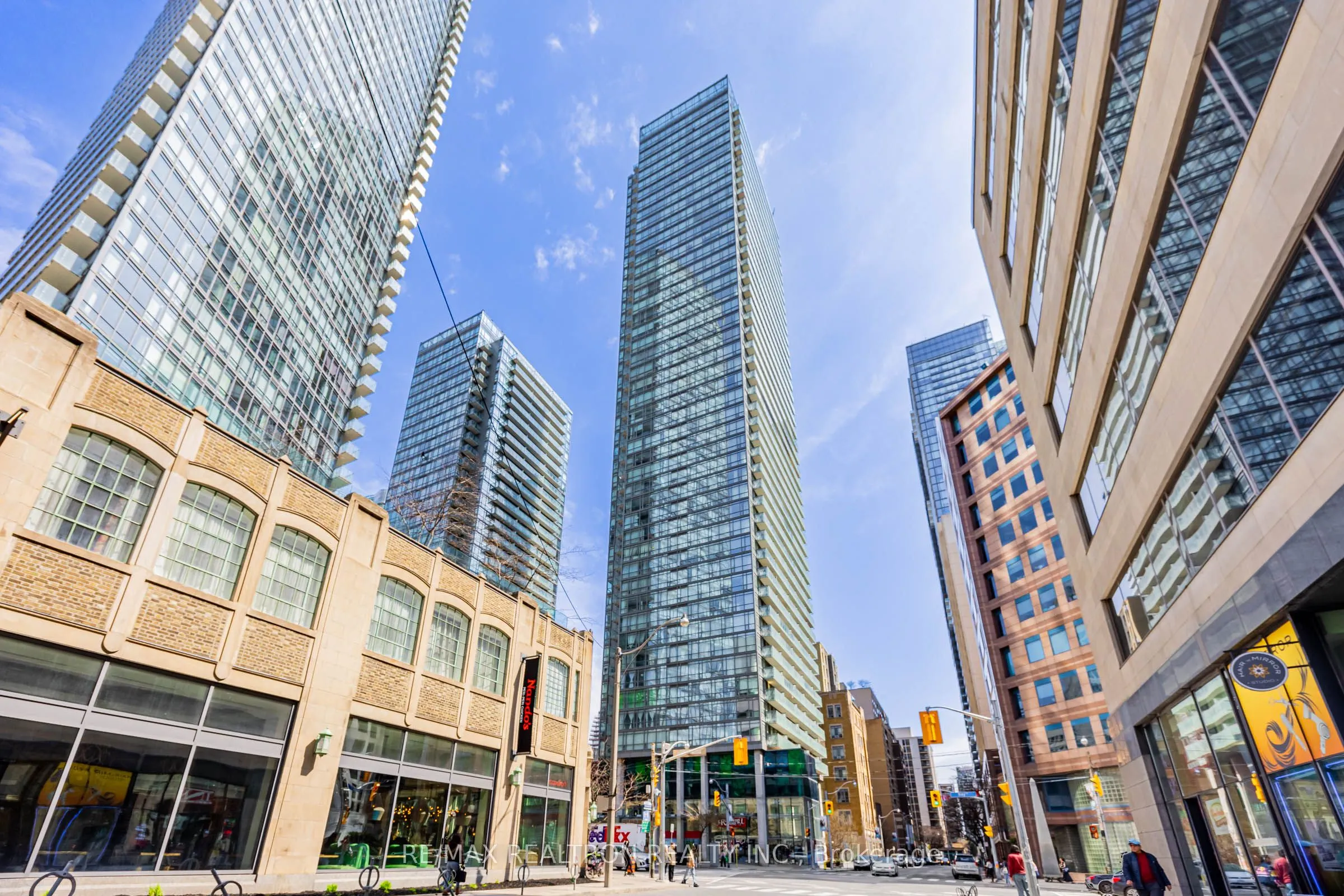 38 Grenville Street, #707