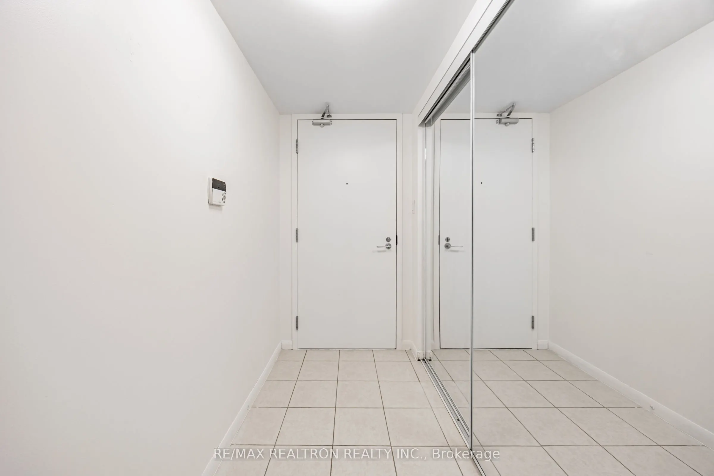 38 Grenville Street, #707