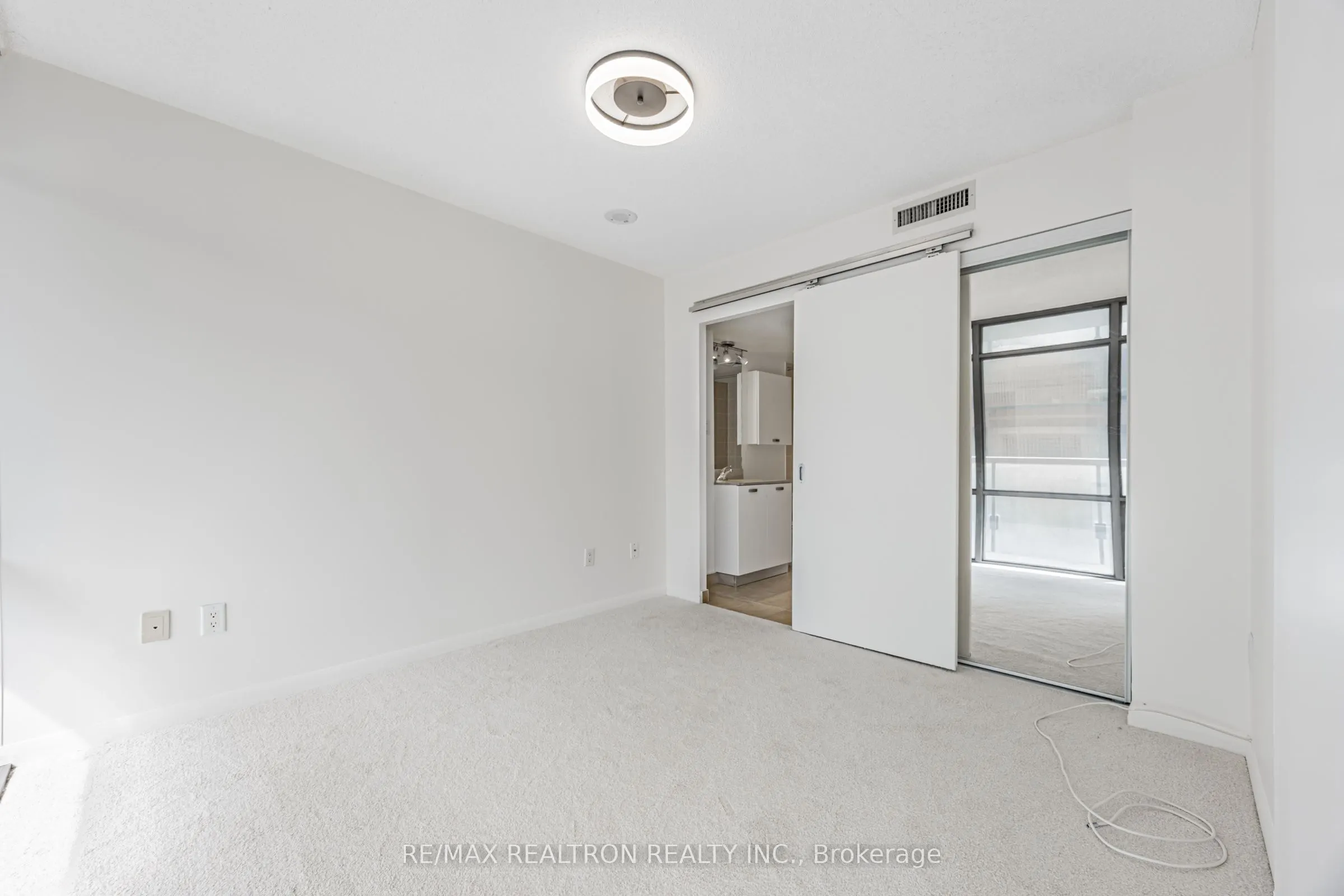 38 Grenville Street, #707