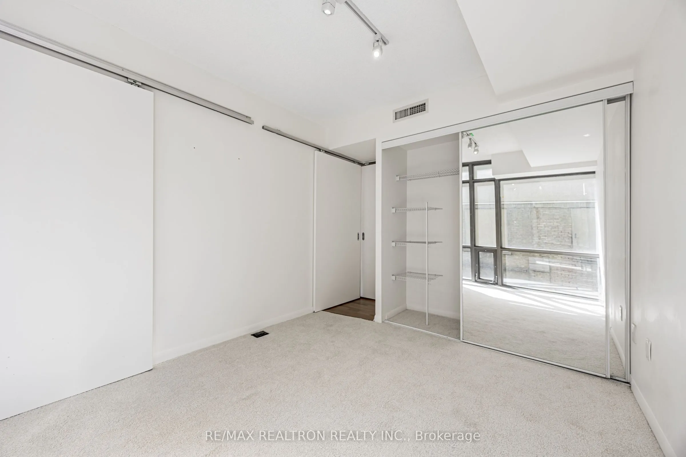 38 Grenville Street, #707