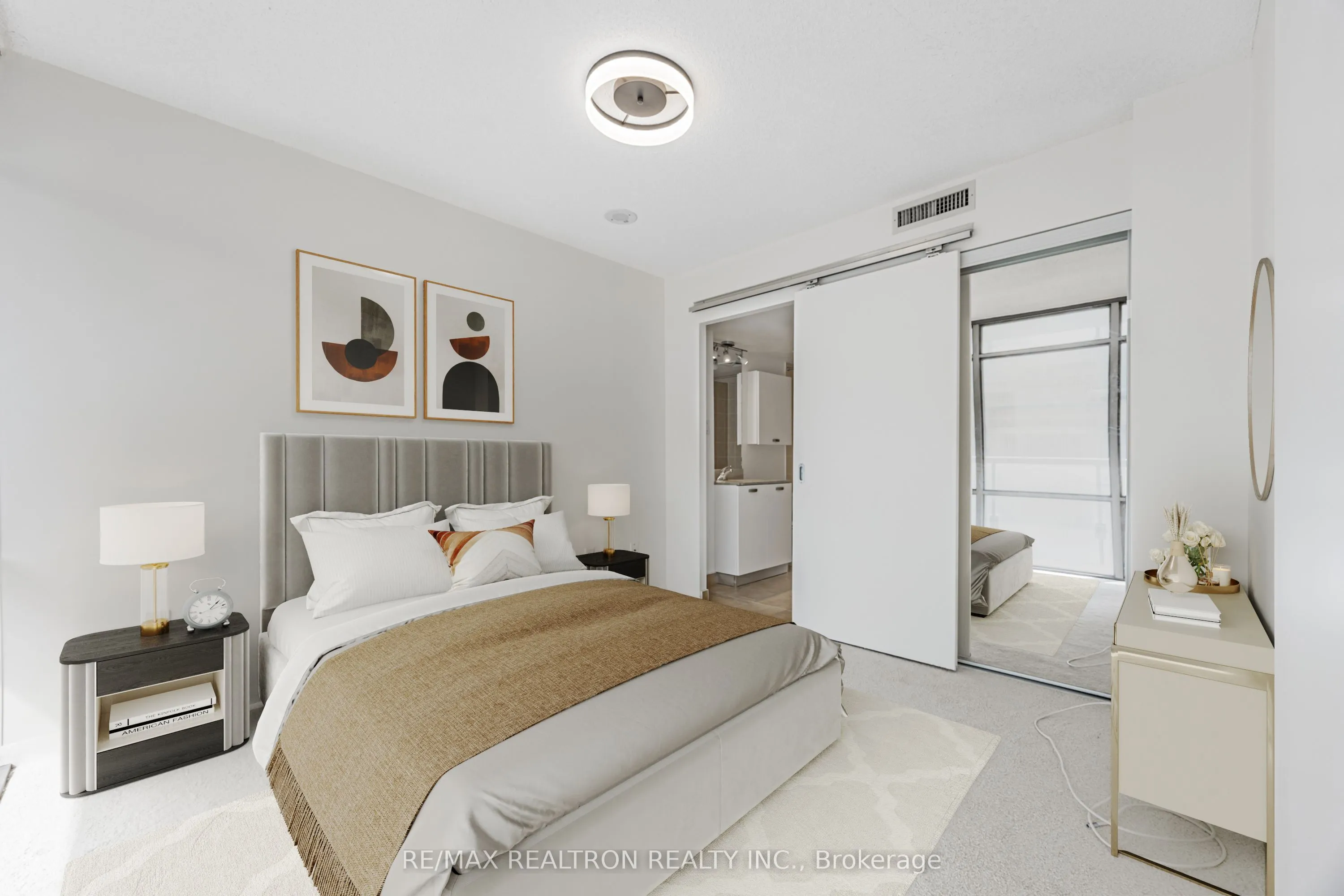 38 Grenville Street, #707