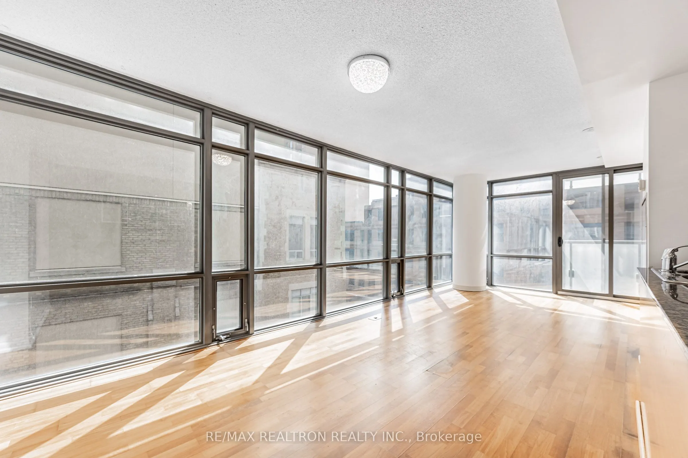 38 Grenville Street, #707