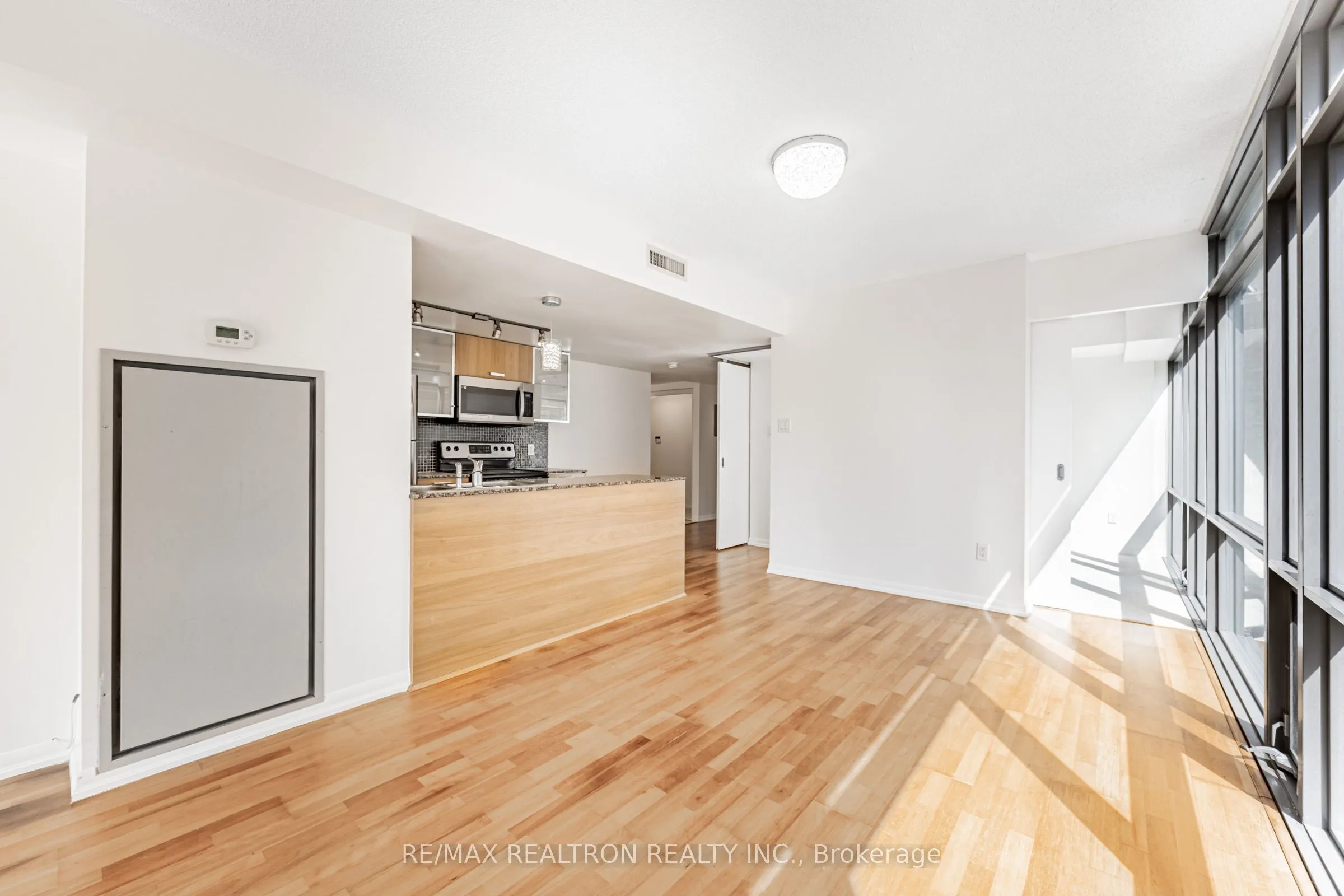 38 Grenville Street, #707