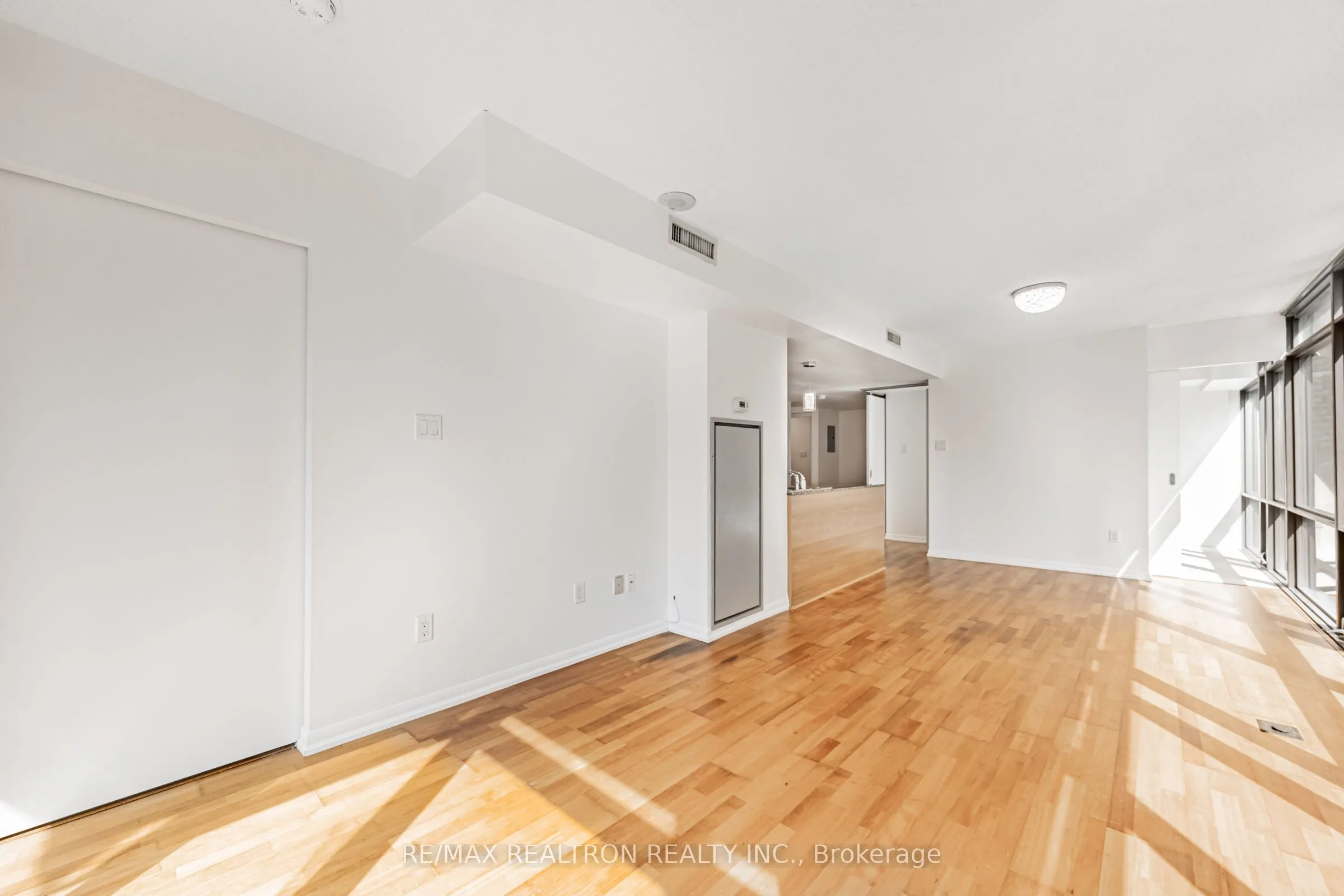 38 Grenville Street, #707