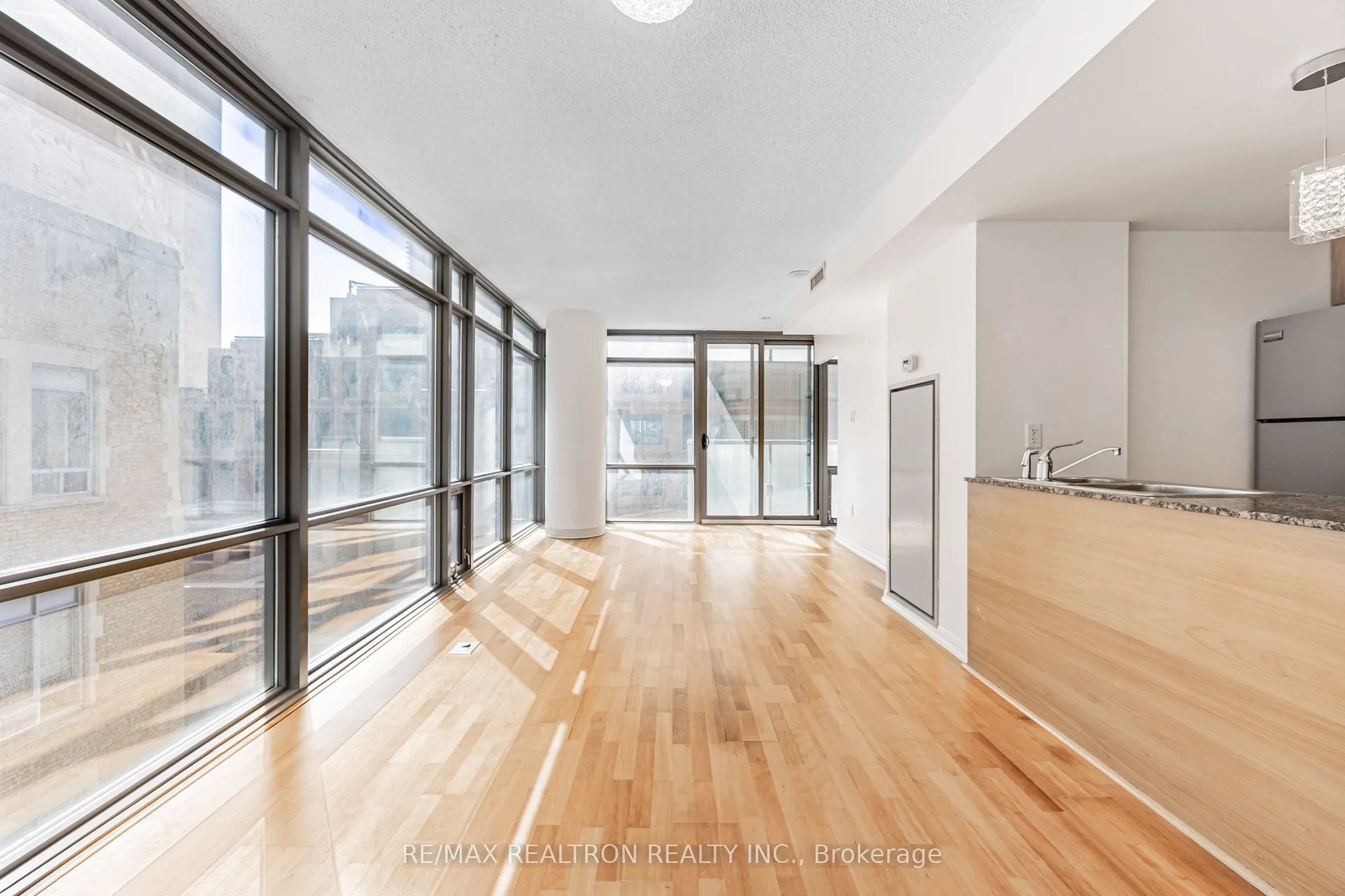 38 Grenville Street, #707