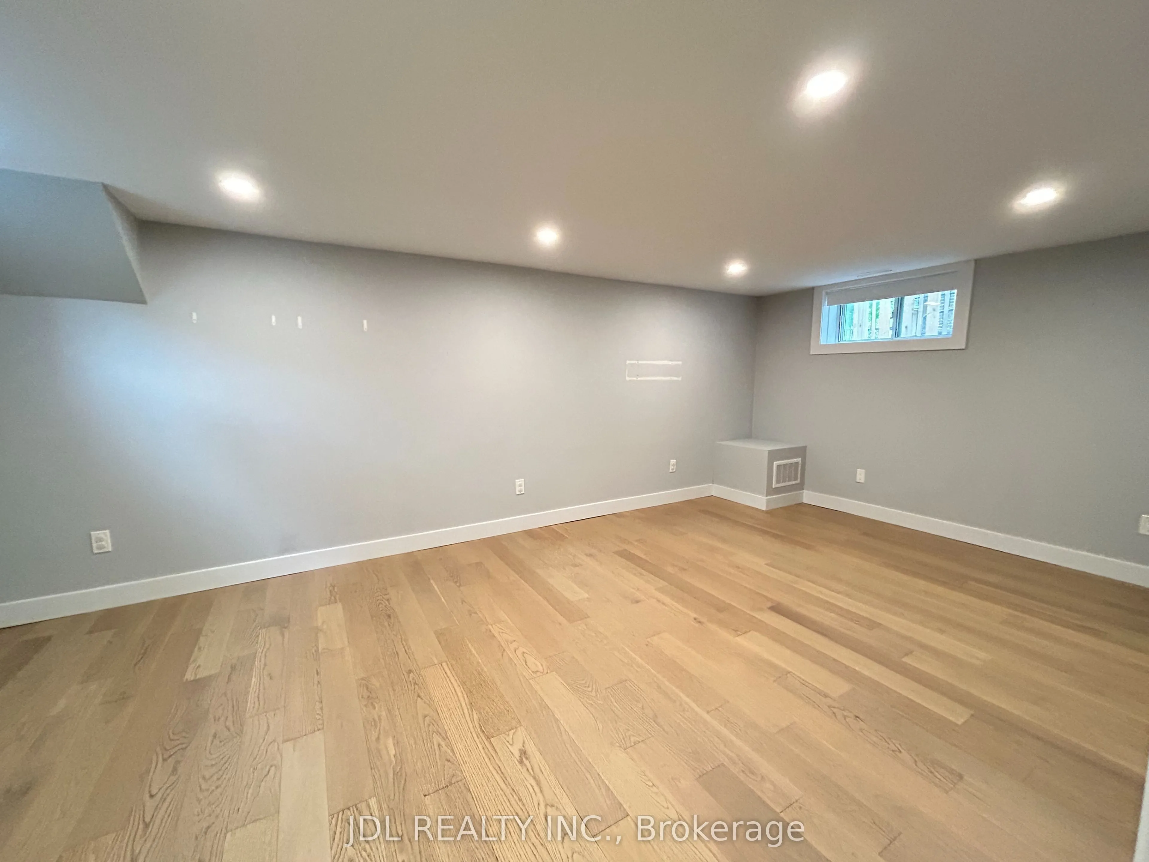 535 Broadway Avenue