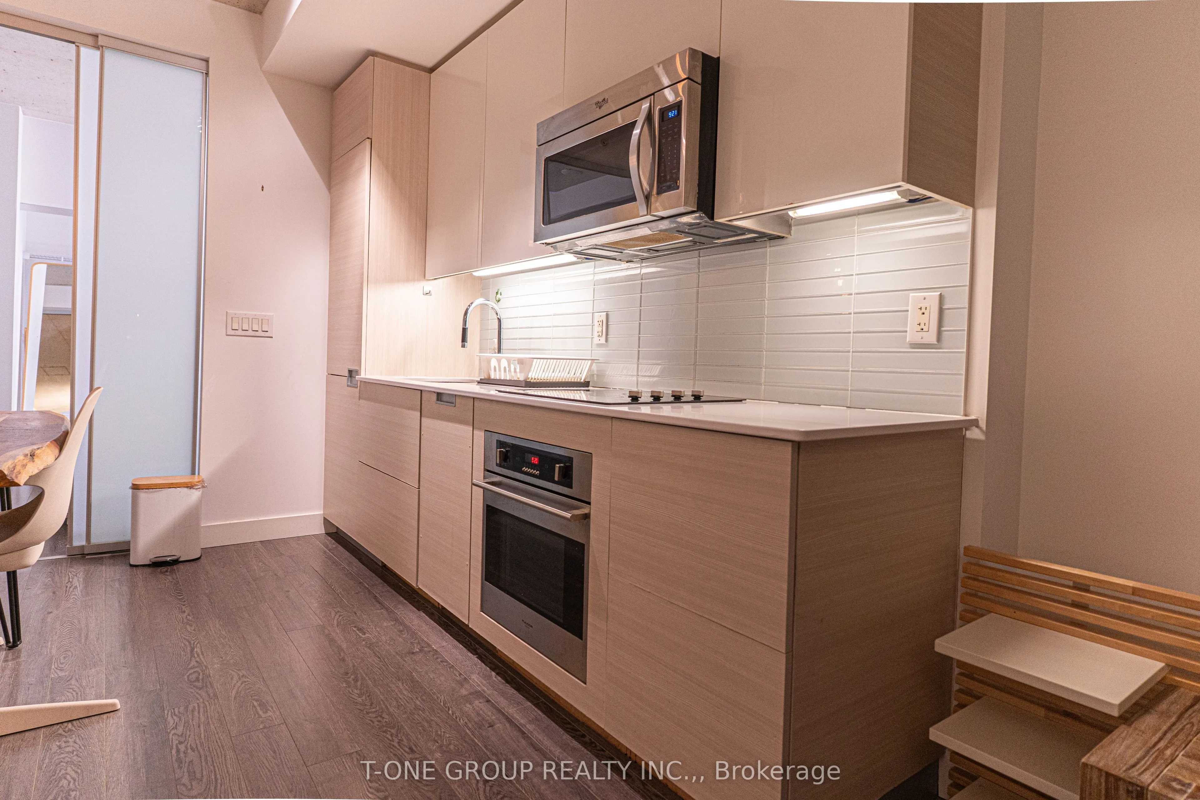 210 Simcoe Street, #1204