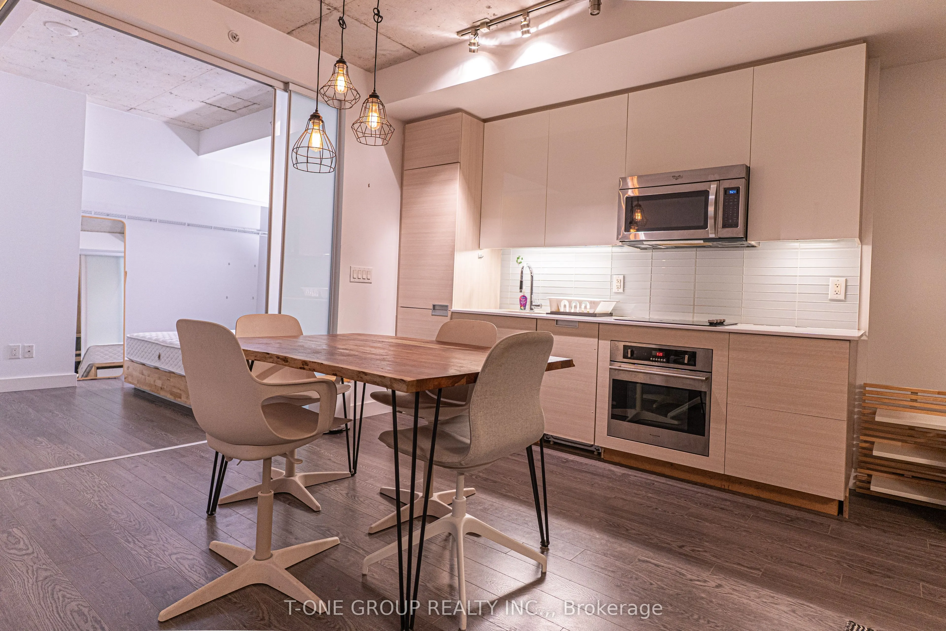 210 Simcoe Street, #1204