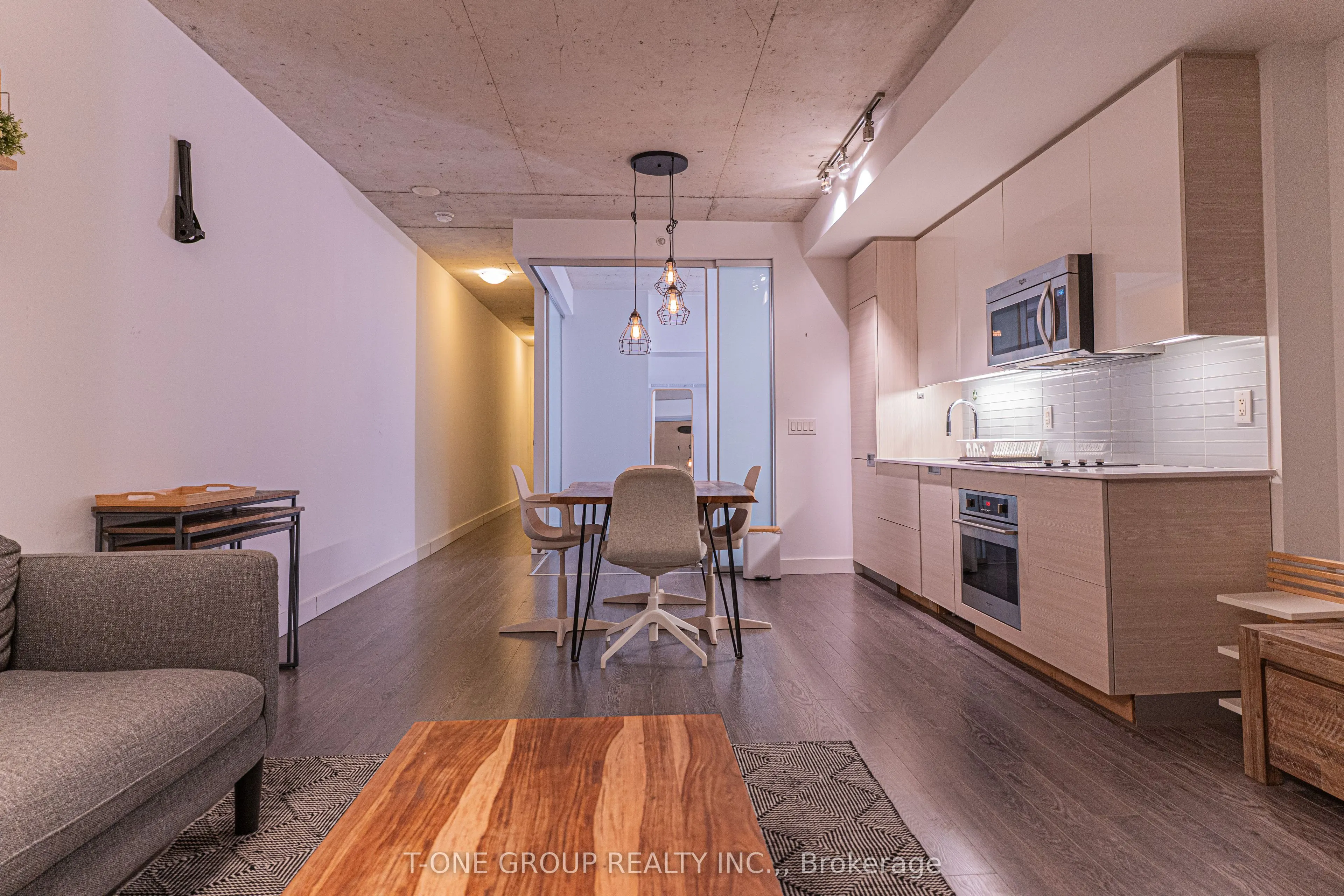210 Simcoe Street, #1204