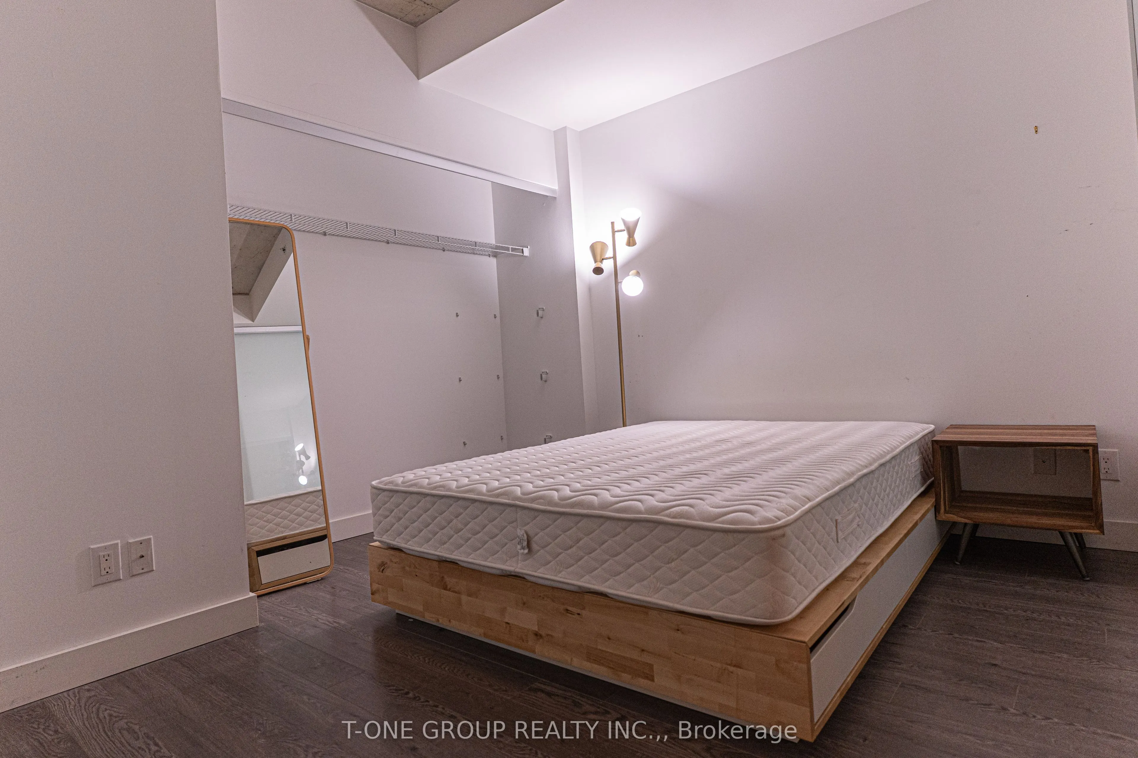 210 Simcoe Street, #1204
