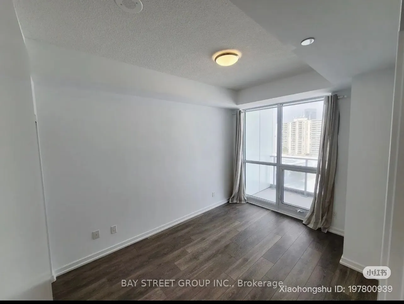 32 Forest Manor Road, #906
