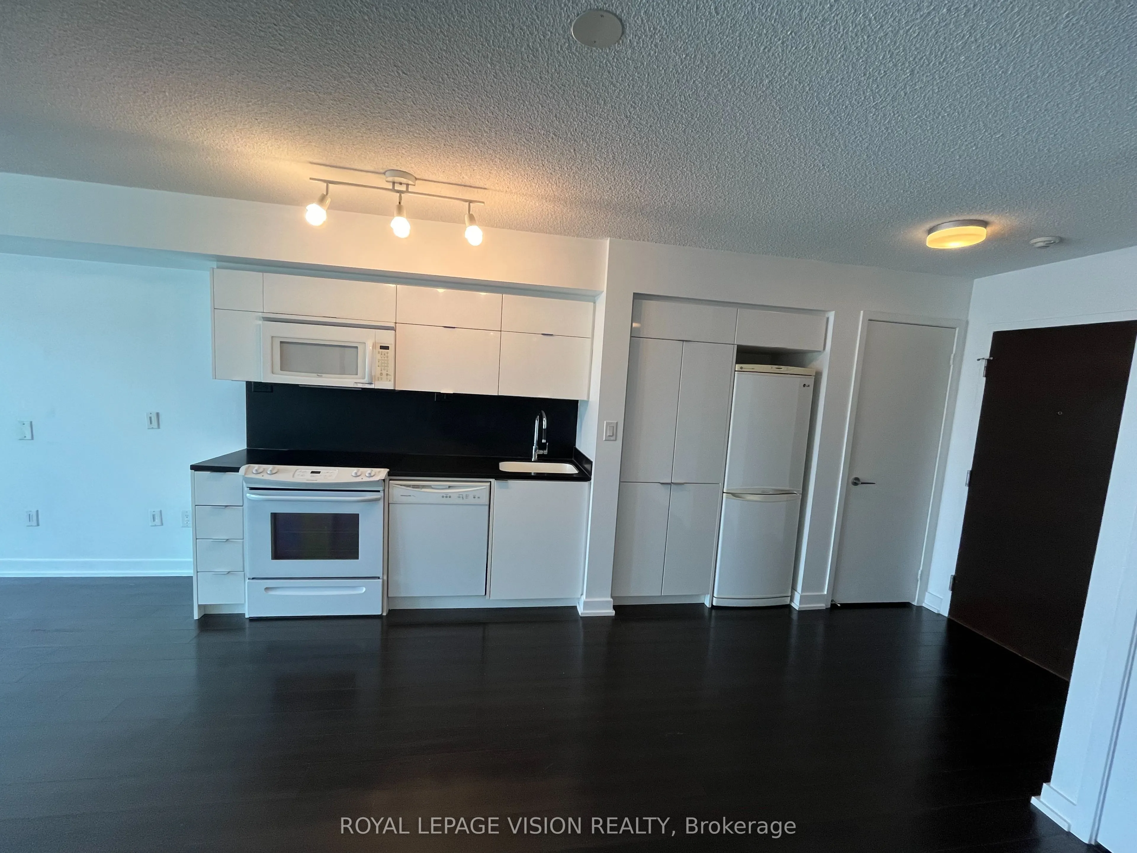 151 Dan Leckie Way, #917